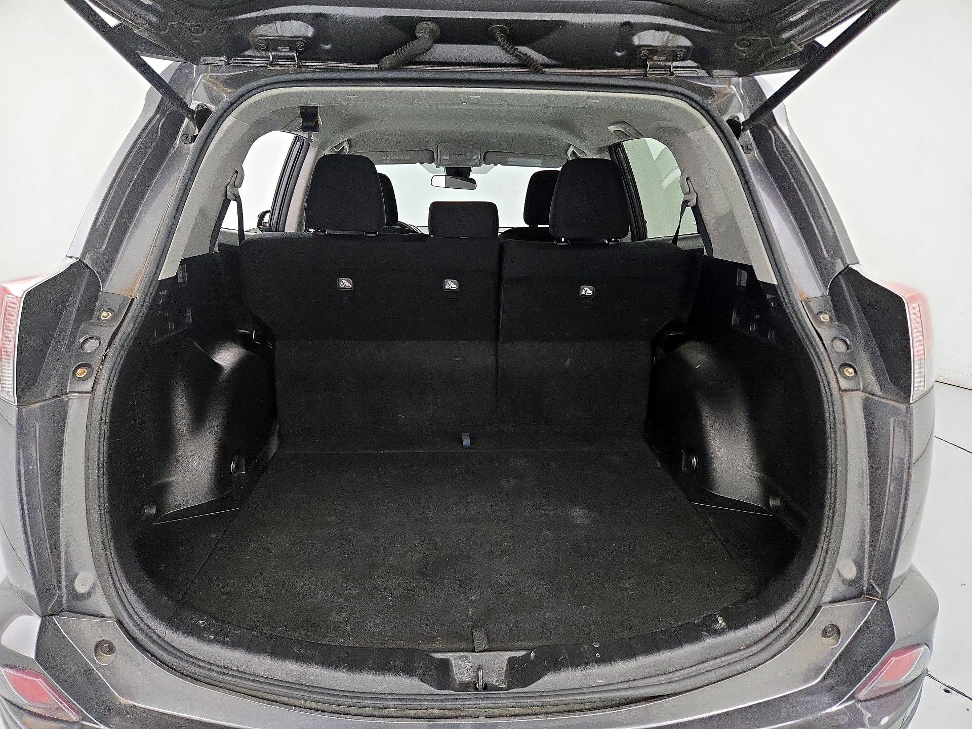 Thumbnail: 2017 Toyota RAV4 - 20