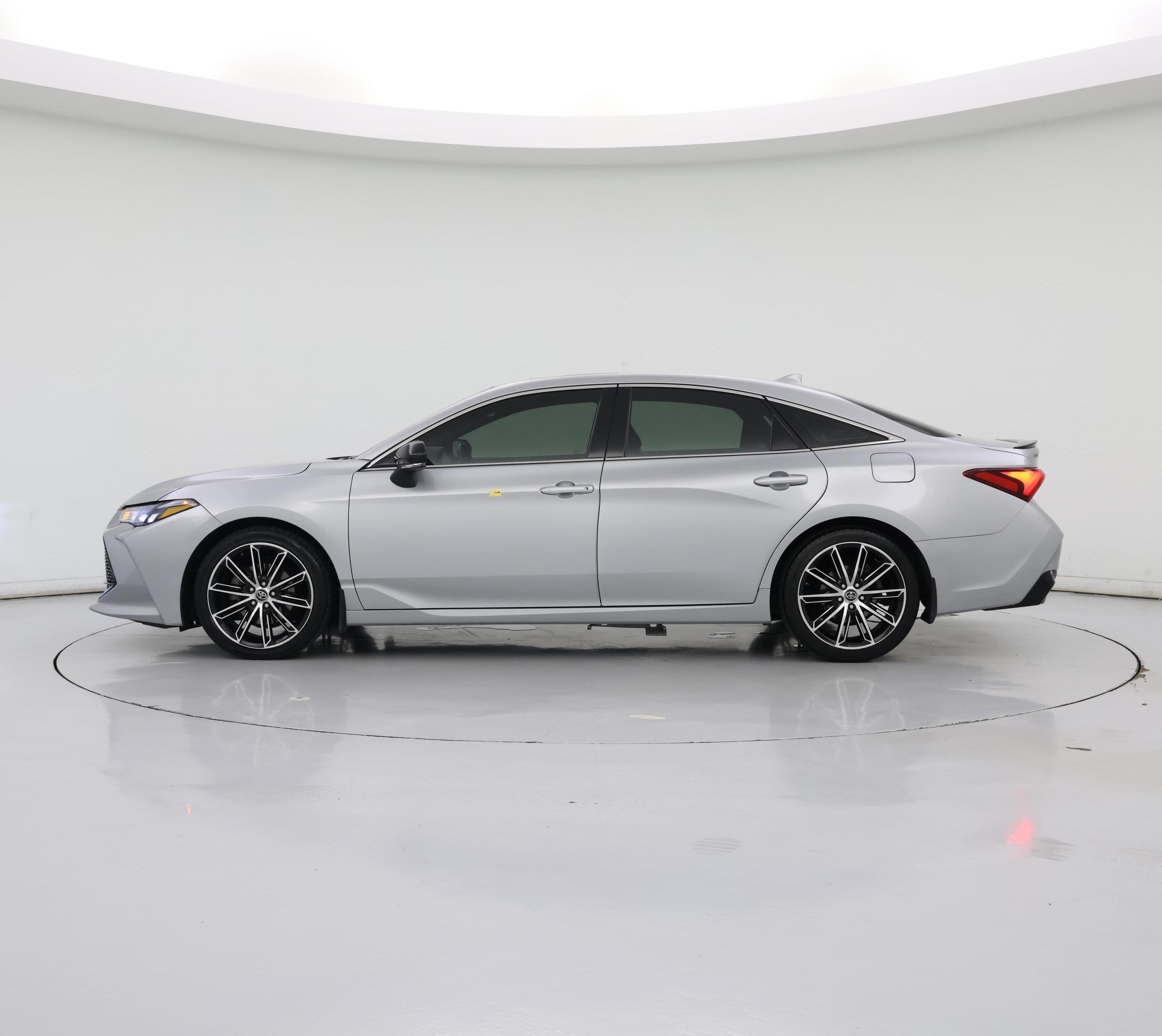 Thumbnail: 2019 Toyota Avalon - 3