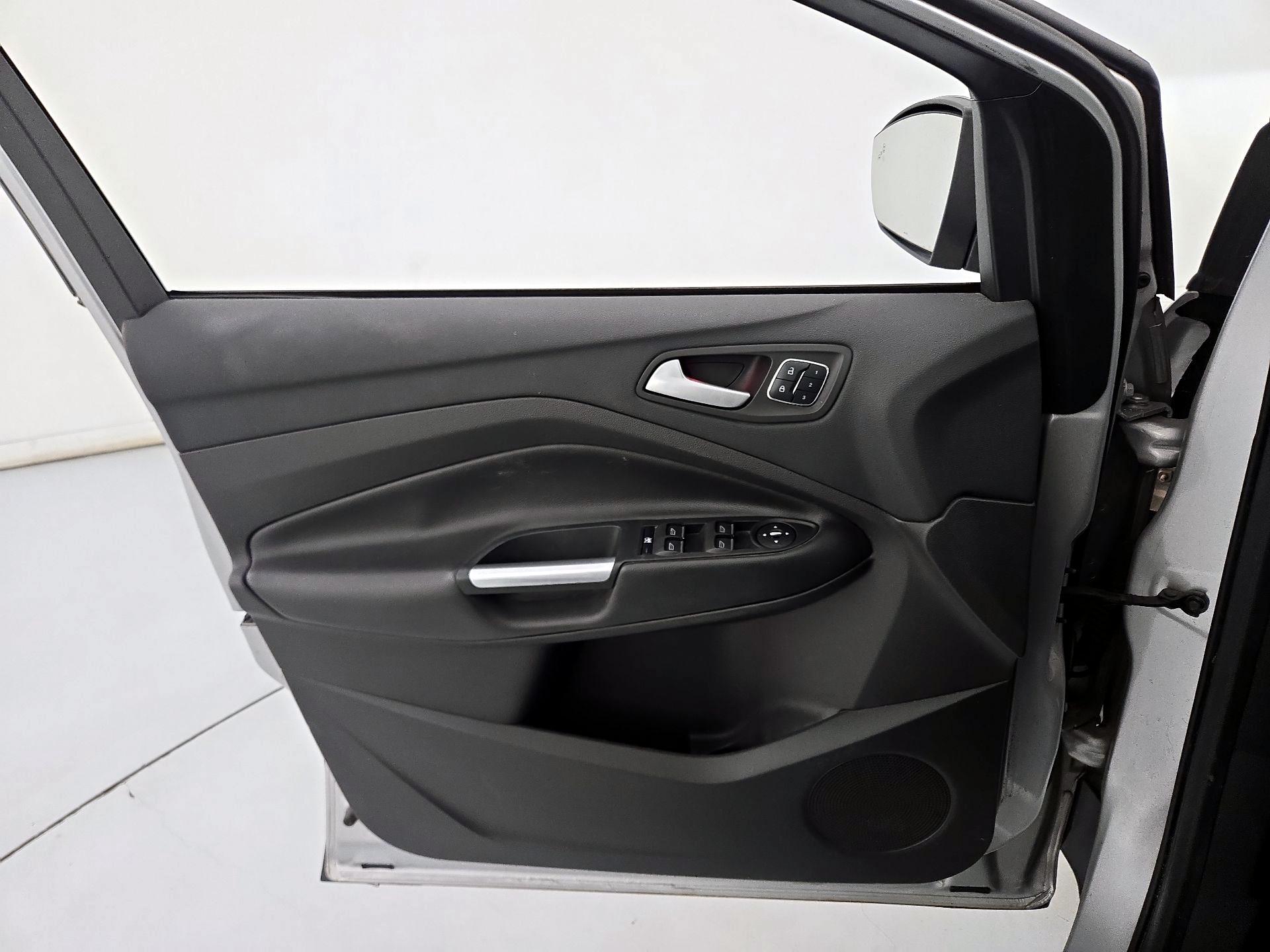 Thumbnail: 2016 Ford Escape - 12