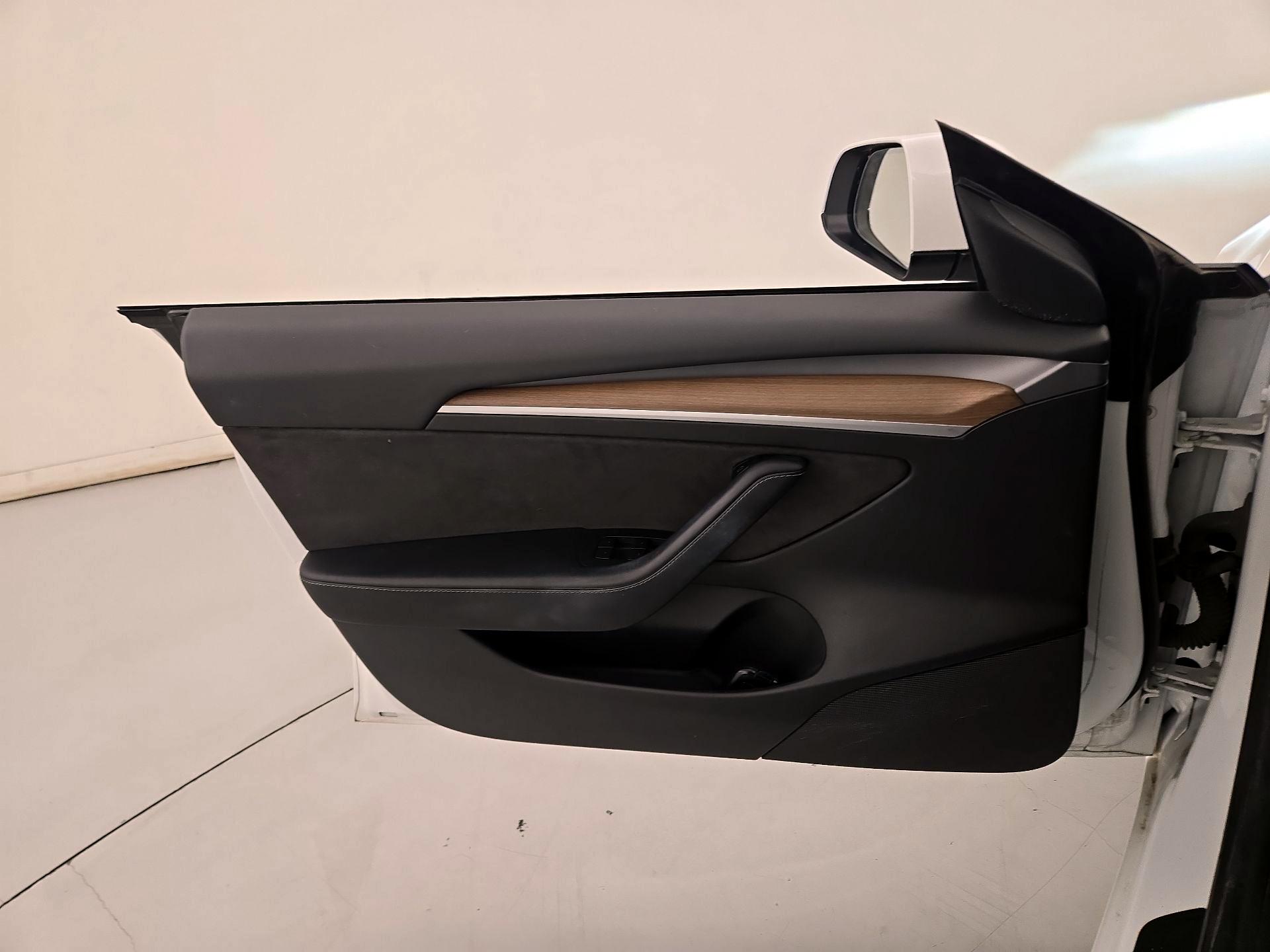 Thumbnail: 2021 Tesla Model 3 - 12