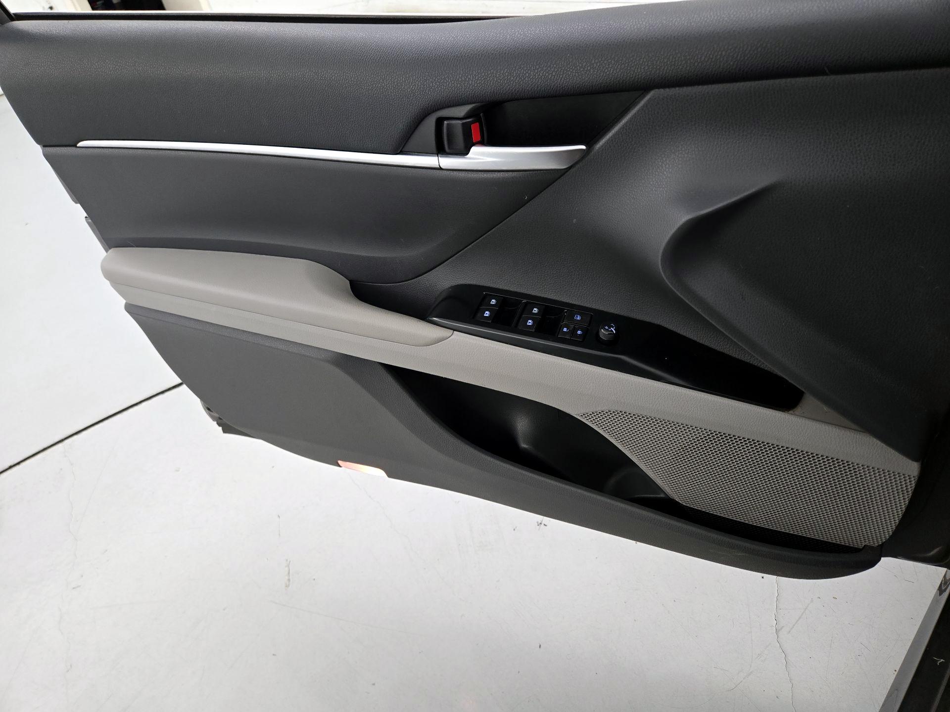 Thumbnail: 2019 Toyota Camry - 12