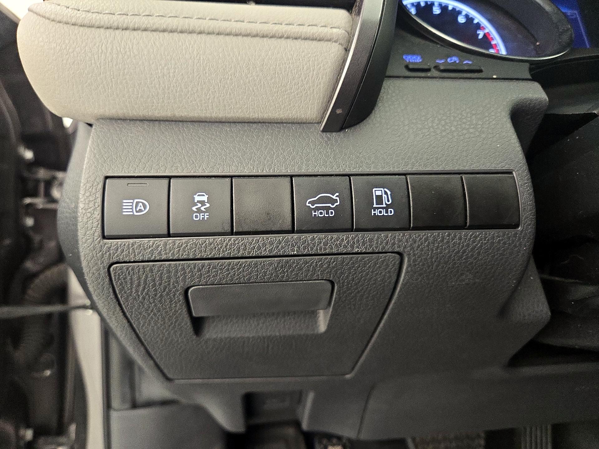 Thumbnail: 2019 Toyota Camry - 13