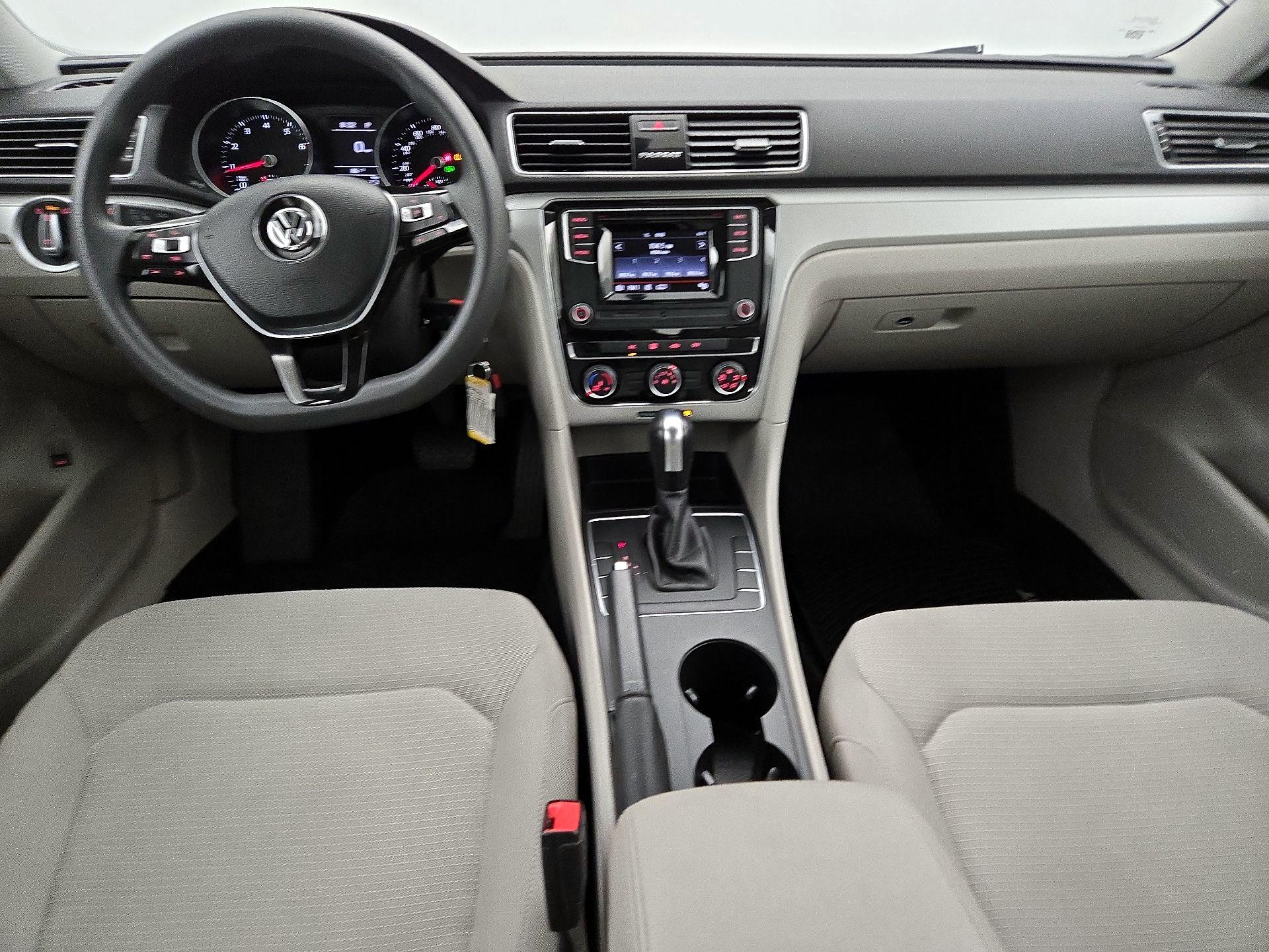Thumbnail: 2018 Volkswagen Passat - 9