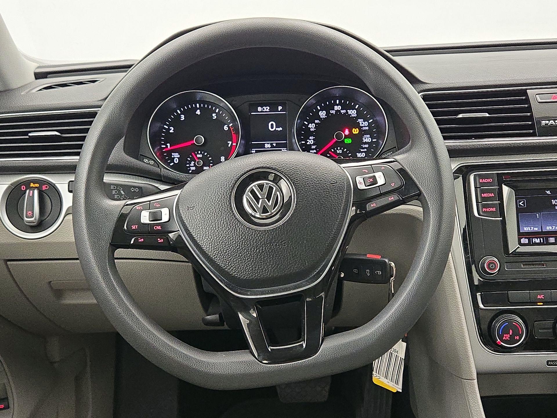 Thumbnail: 2018 Volkswagen Passat - 10
