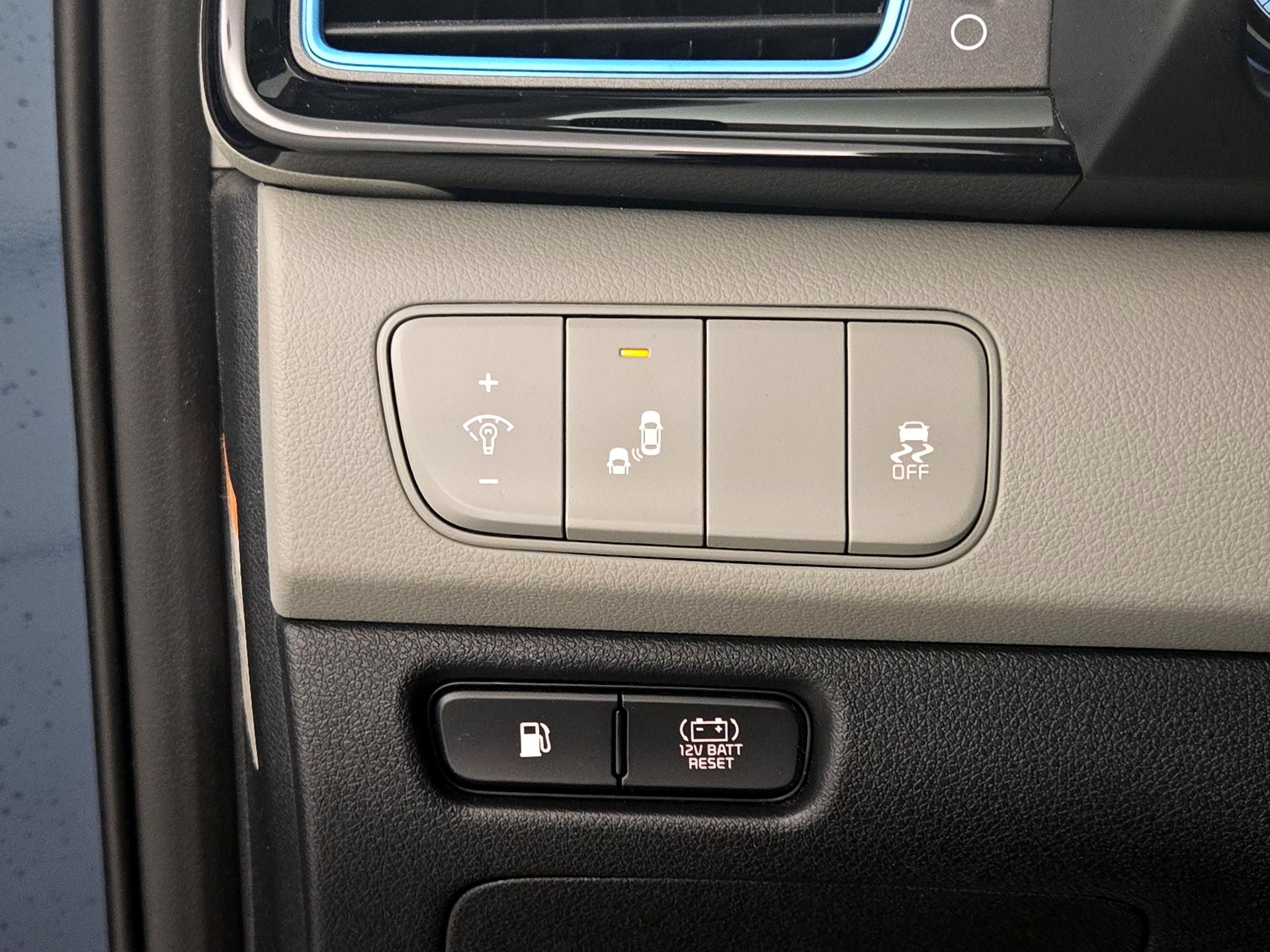 Thumbnail: 2017 Kia Niro - 13