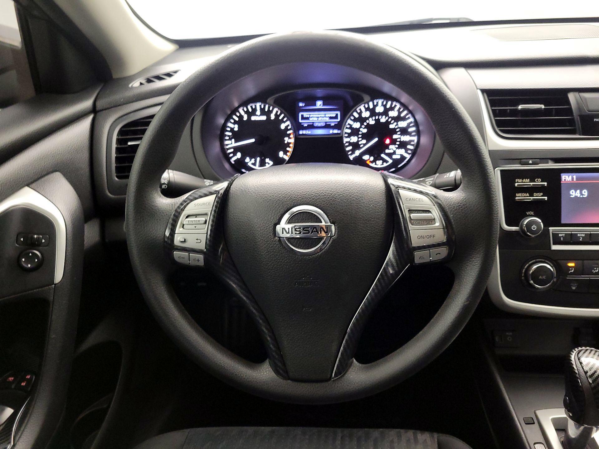 Thumbnail: 2017 Nissan Altima - 10