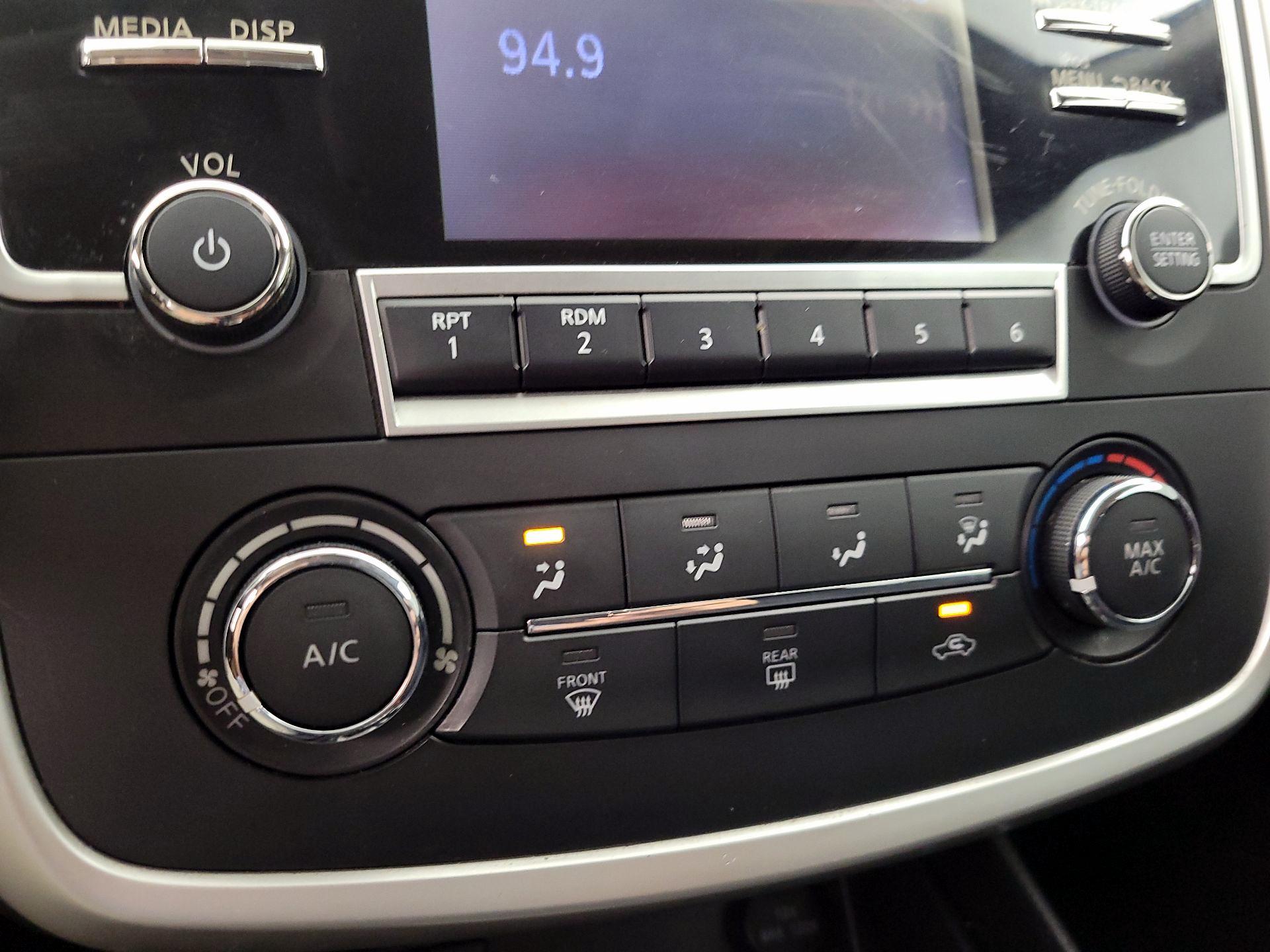 Thumbnail: 2017 Nissan Altima - 16