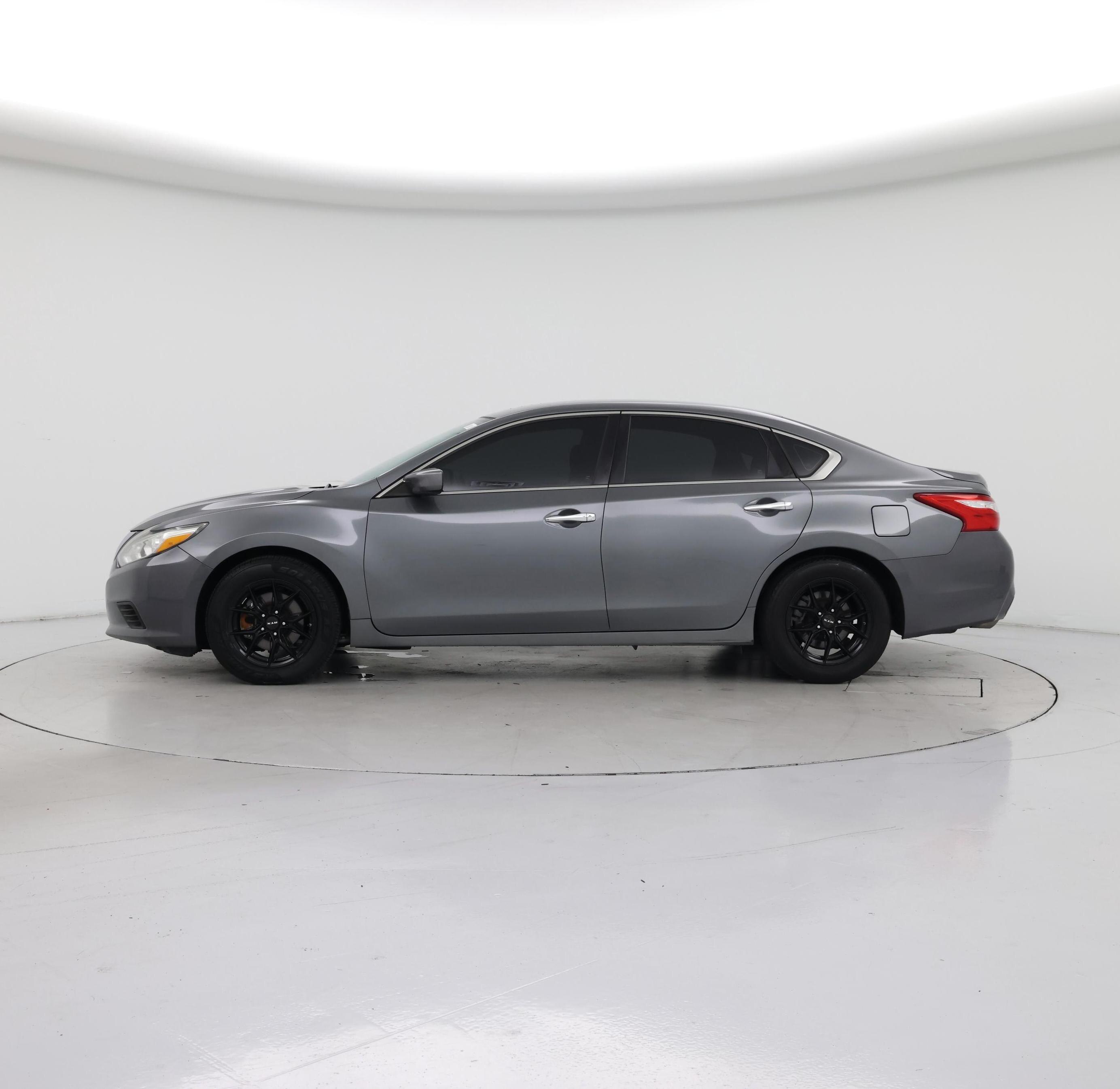 Thumbnail: 2017 Nissan Altima - 3