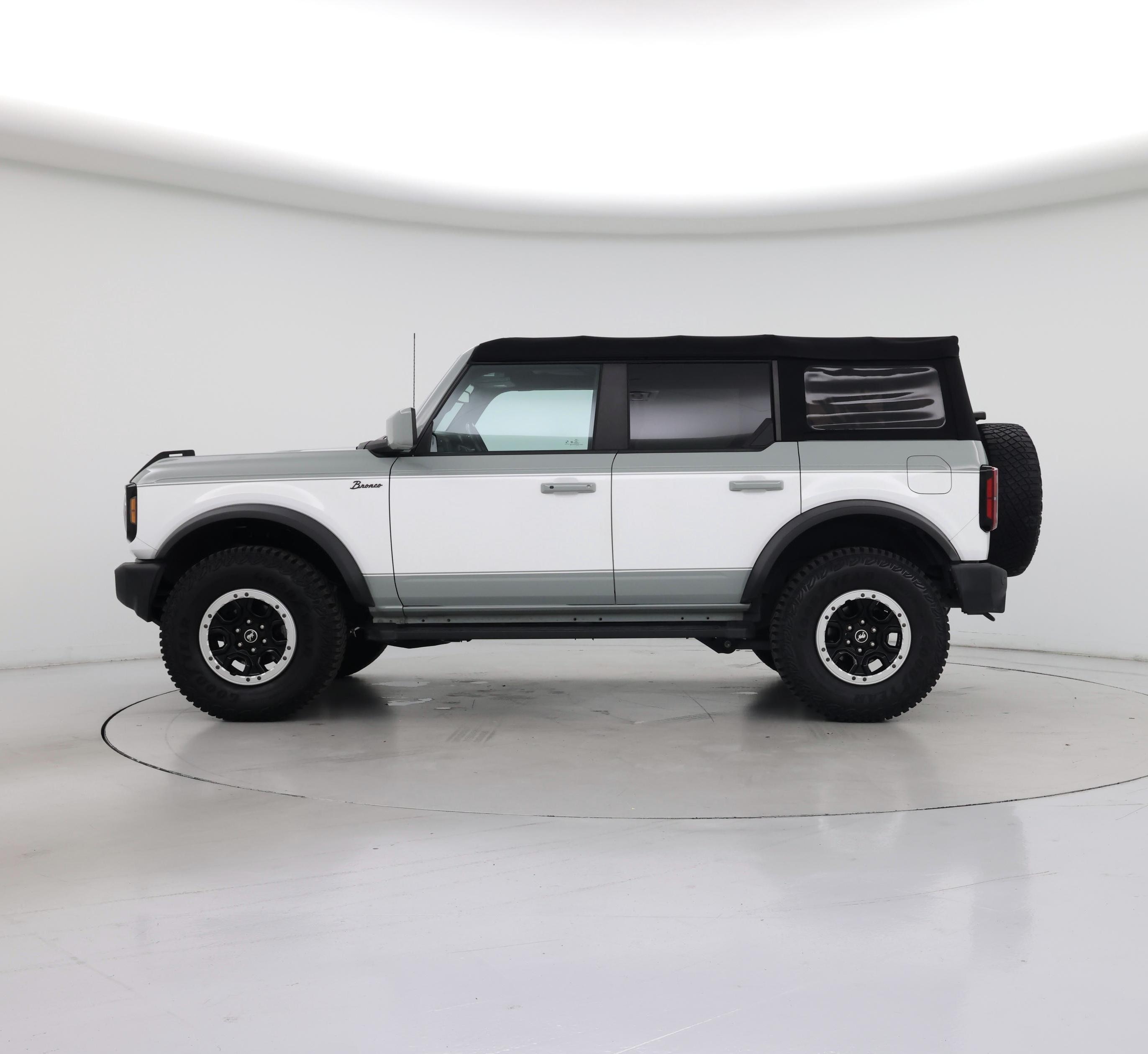 Thumbnail: 2021 Ford Bronco - 3