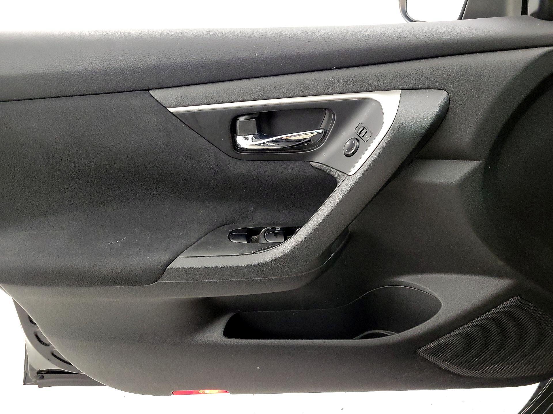 Thumbnail: 2015 Nissan Altima - 12