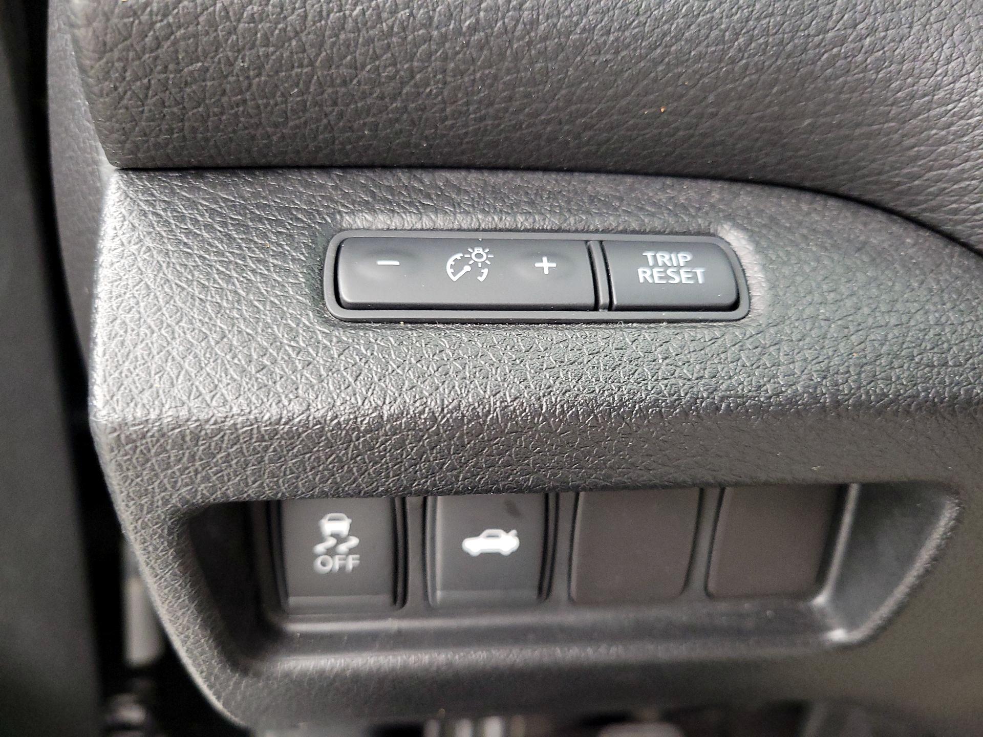 Thumbnail: 2015 Nissan Altima - 13