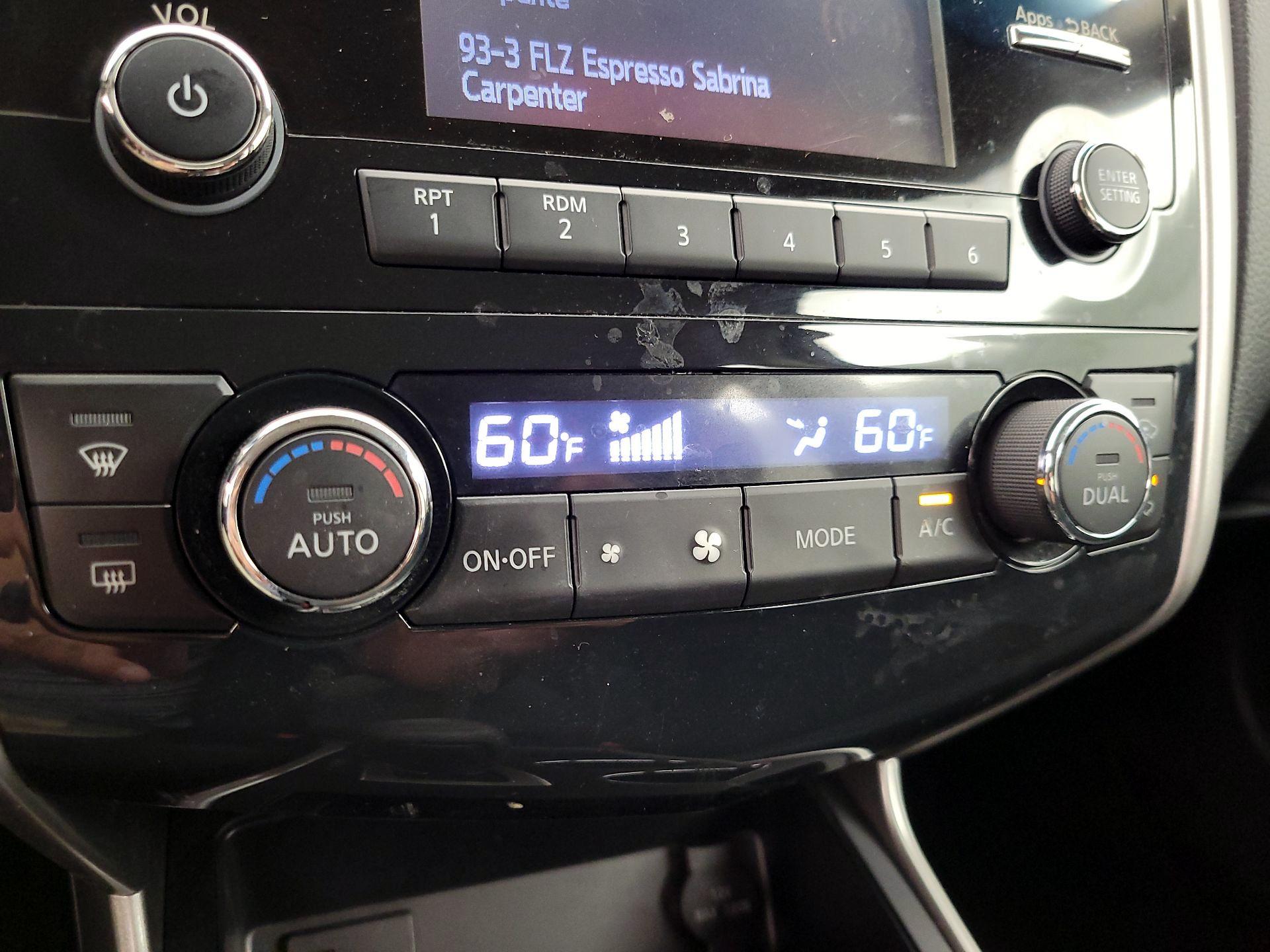 Thumbnail: 2015 Nissan Altima - 16