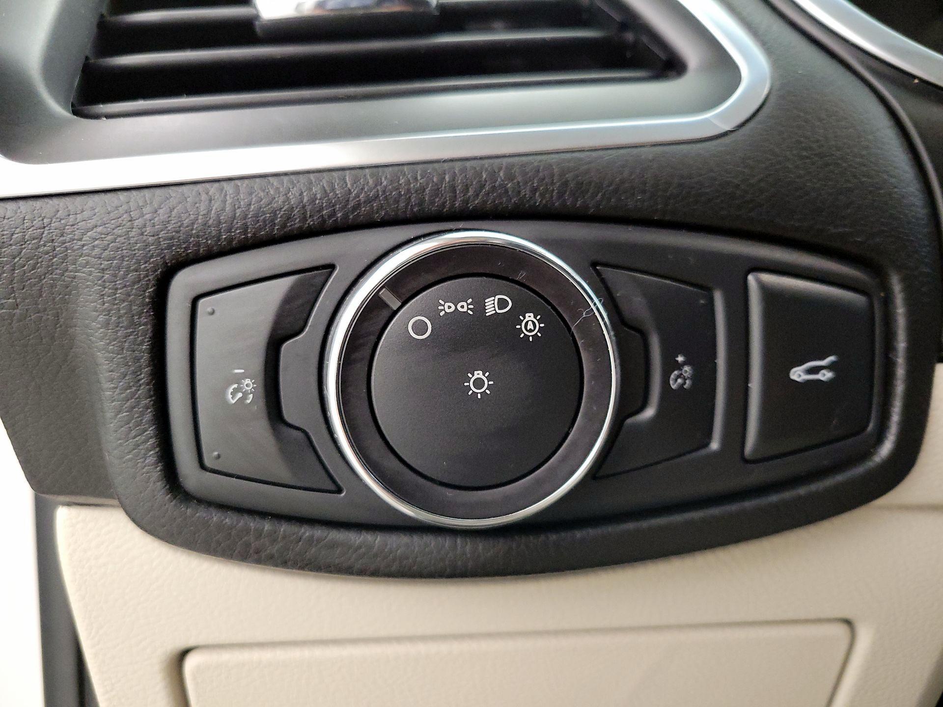 Thumbnail: 2015 Ford Edge - 13