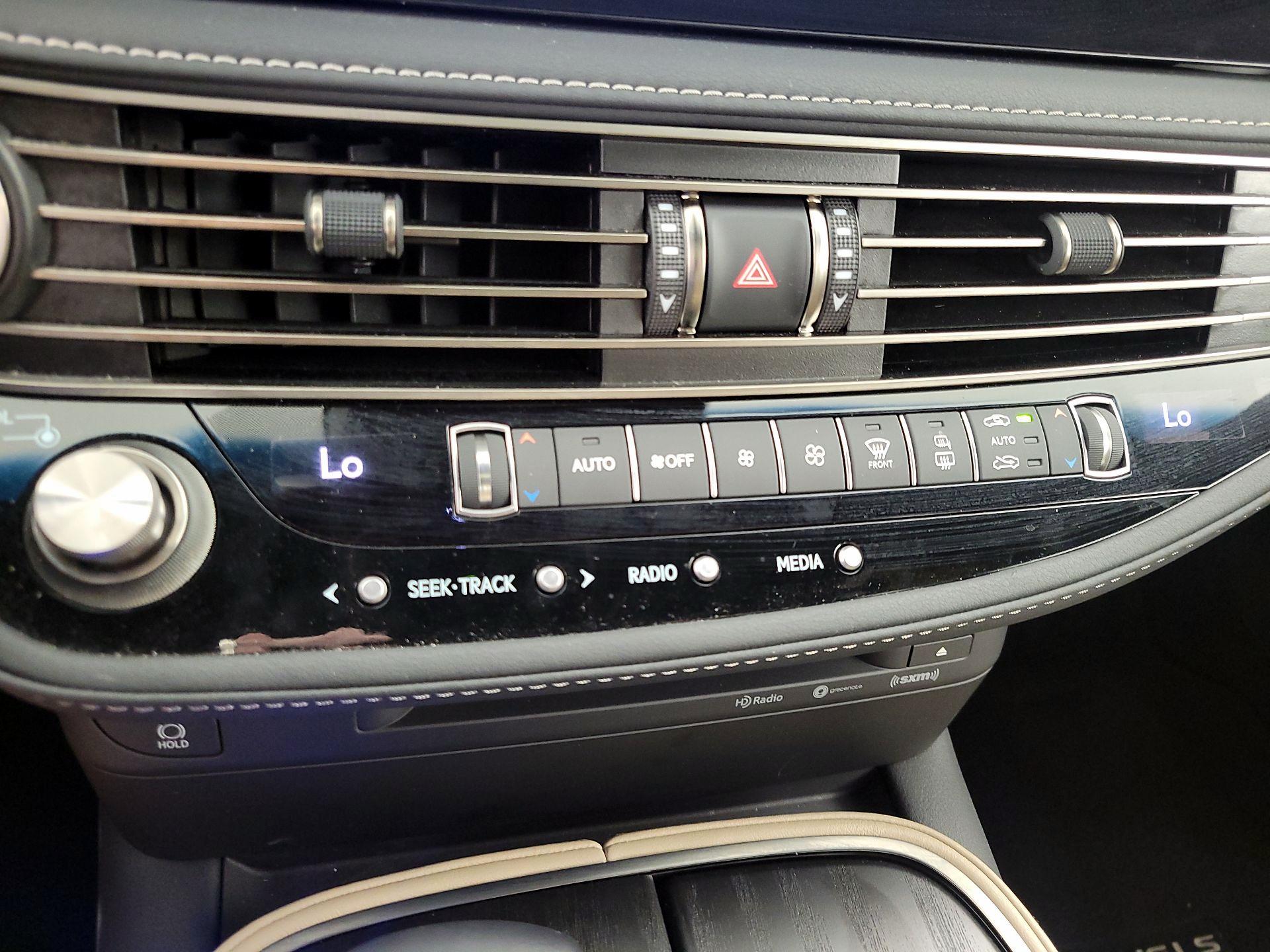 Thumbnail: 2021 Lexus LS - 16