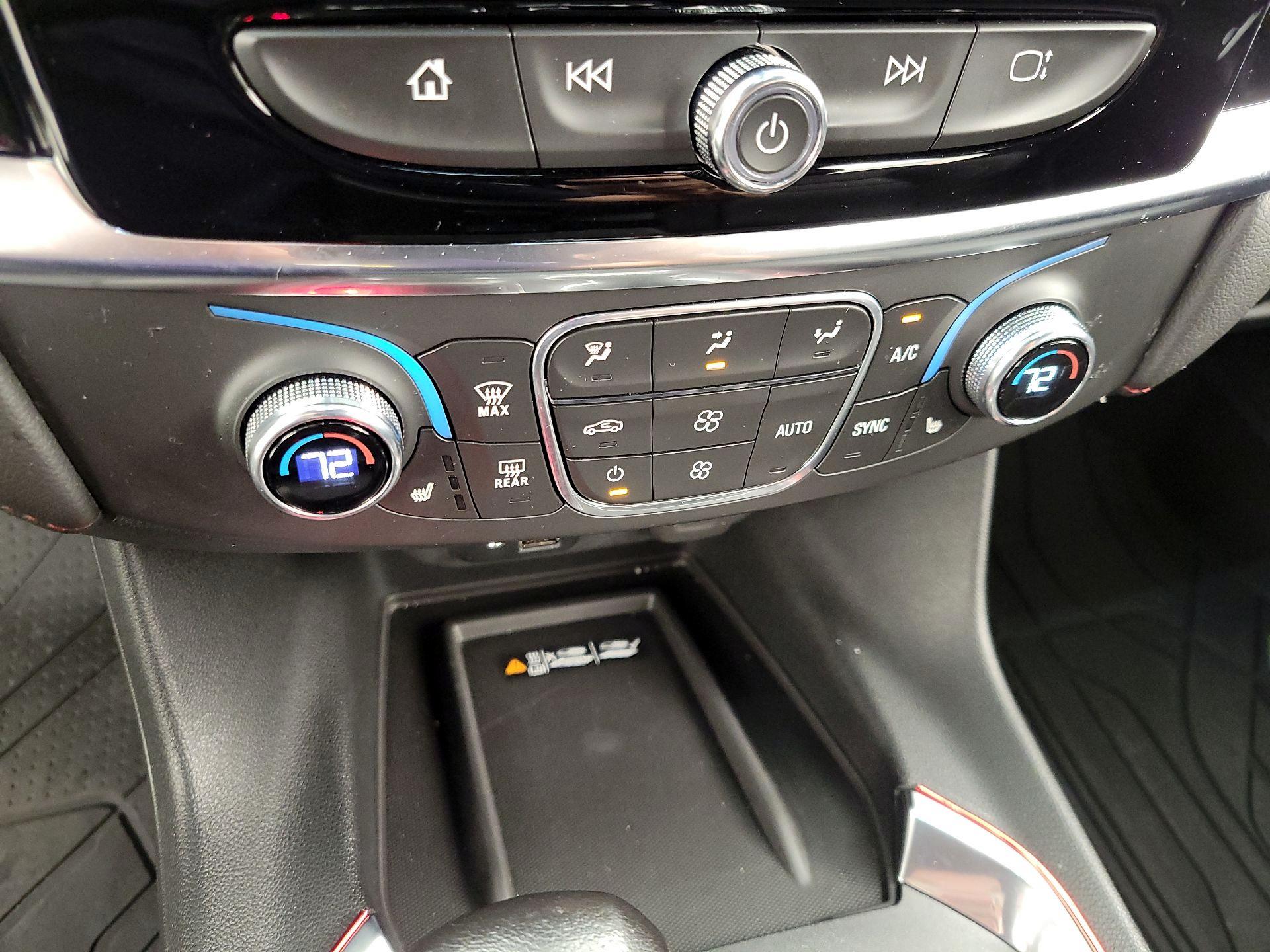 Thumbnail: 2022 Chevrolet Traverse - 16