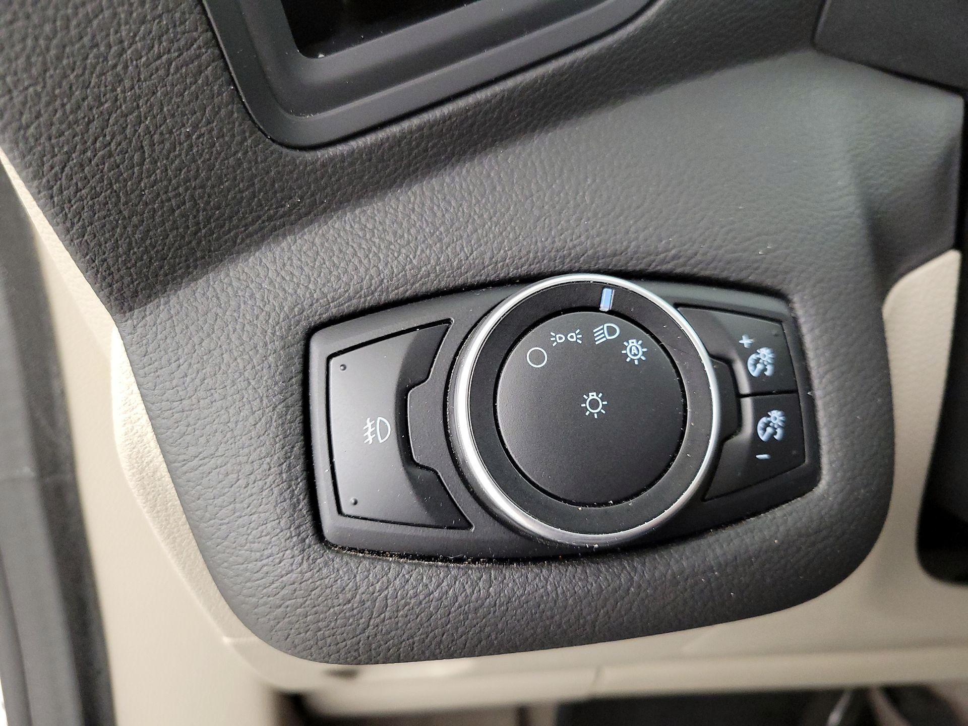 Thumbnail: 2016 Ford C-Max - 13