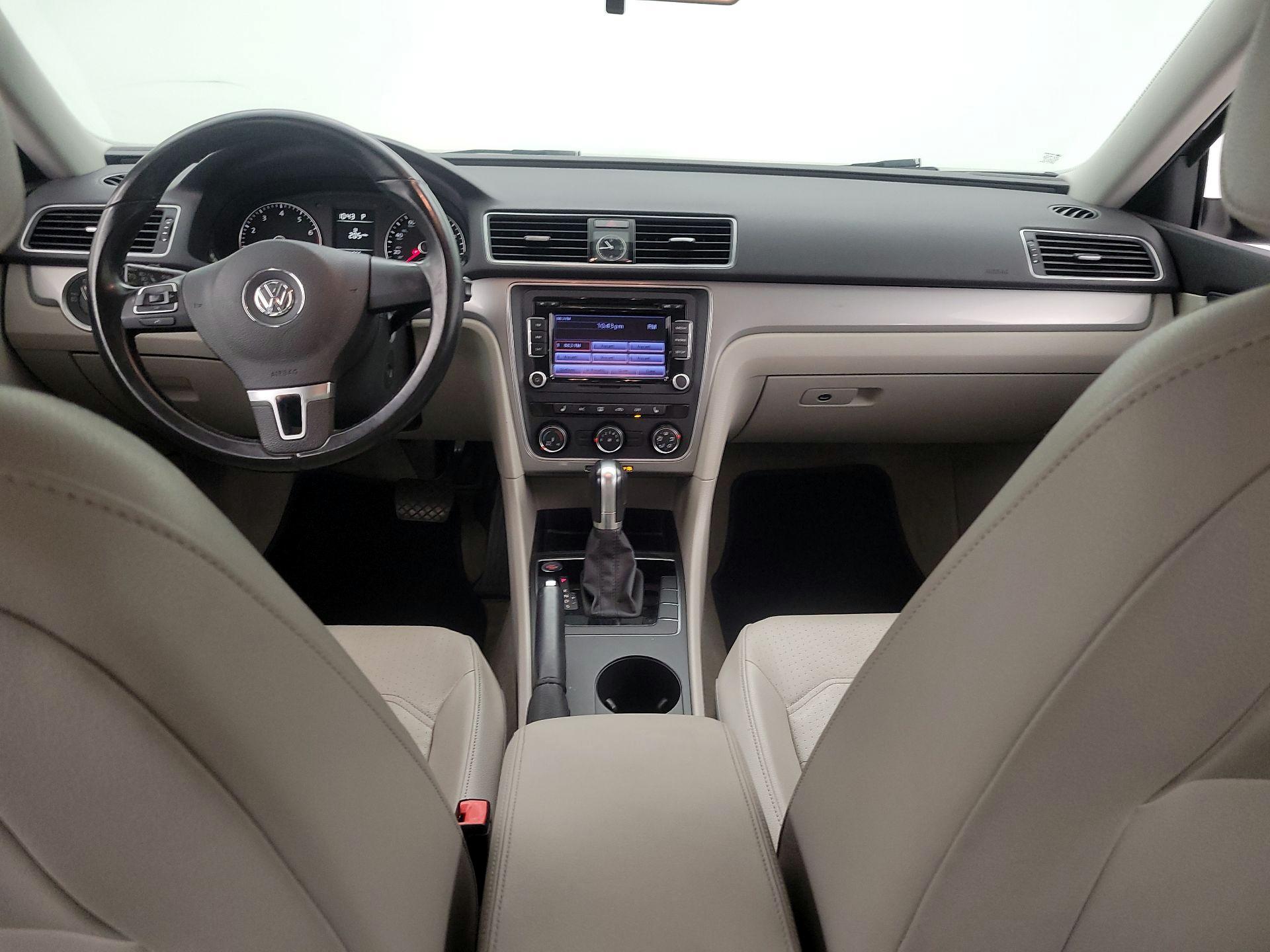 Thumbnail: 2015 Volkswagen Passat - 9