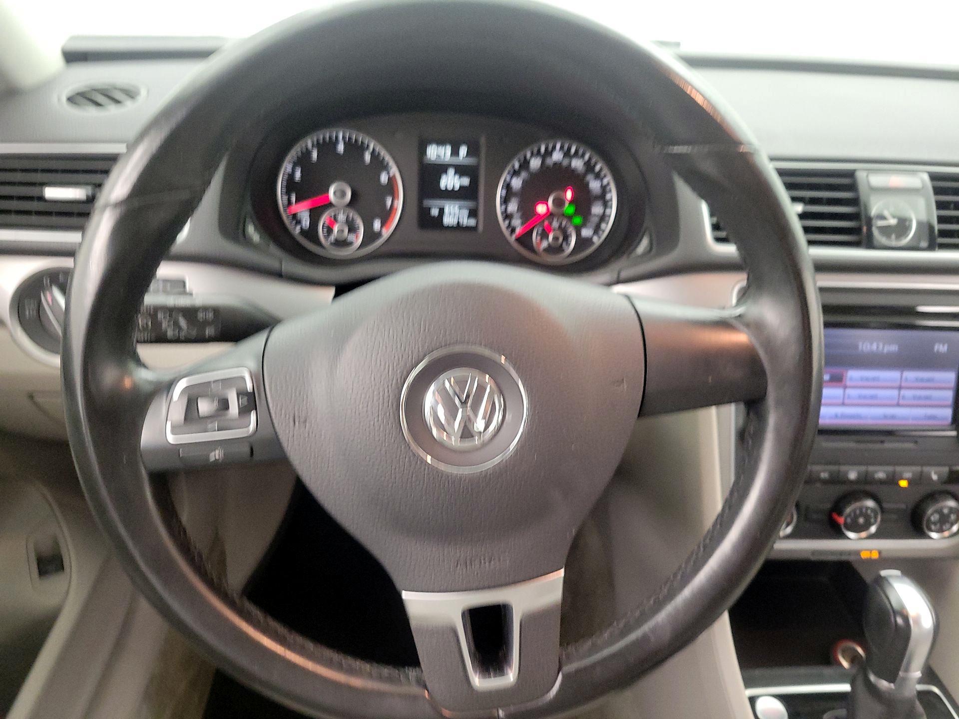 Thumbnail: 2015 Volkswagen Passat - 10