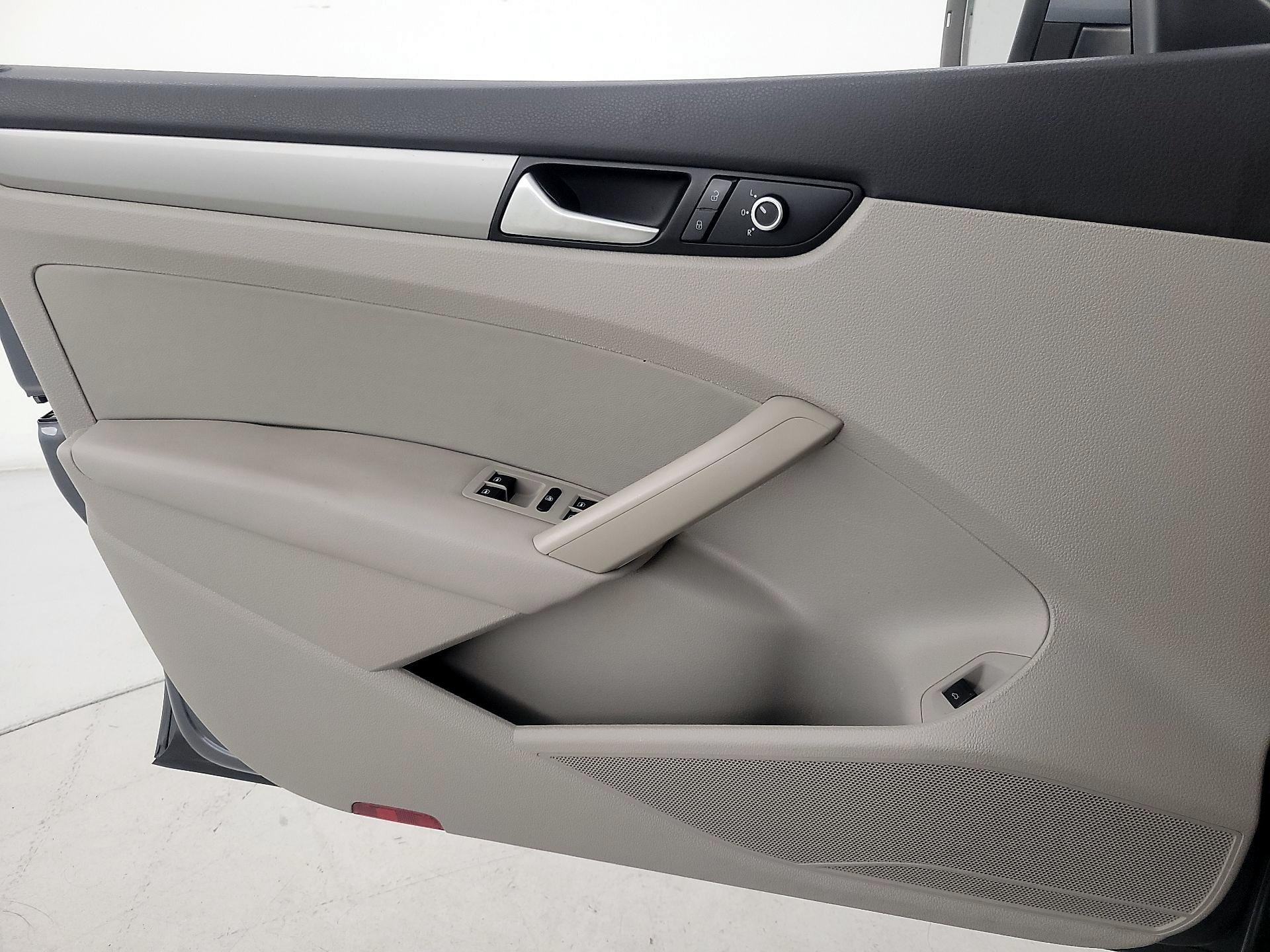 Thumbnail: 2015 Volkswagen Passat - 12