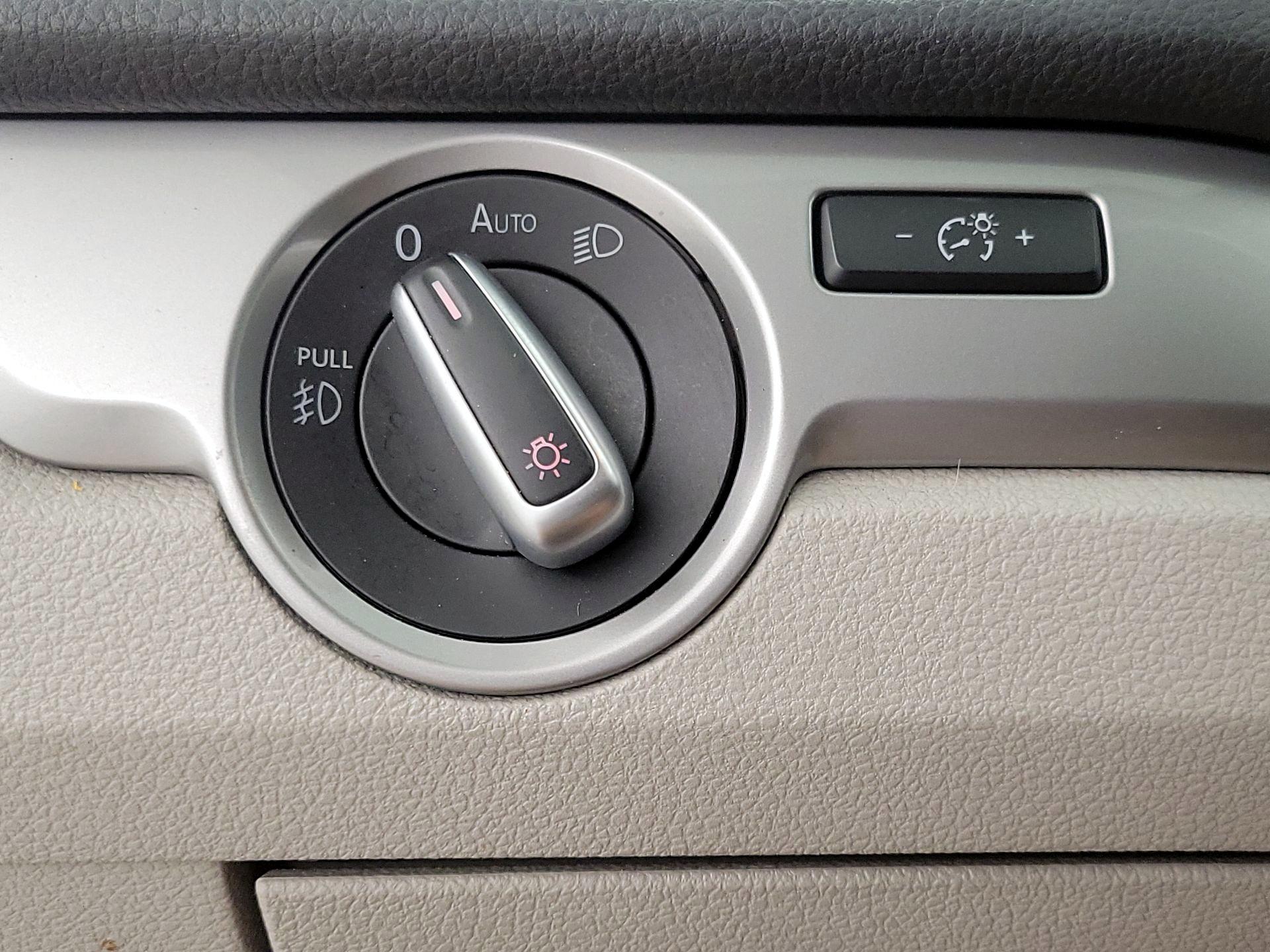 Thumbnail: 2015 Volkswagen Passat - 13