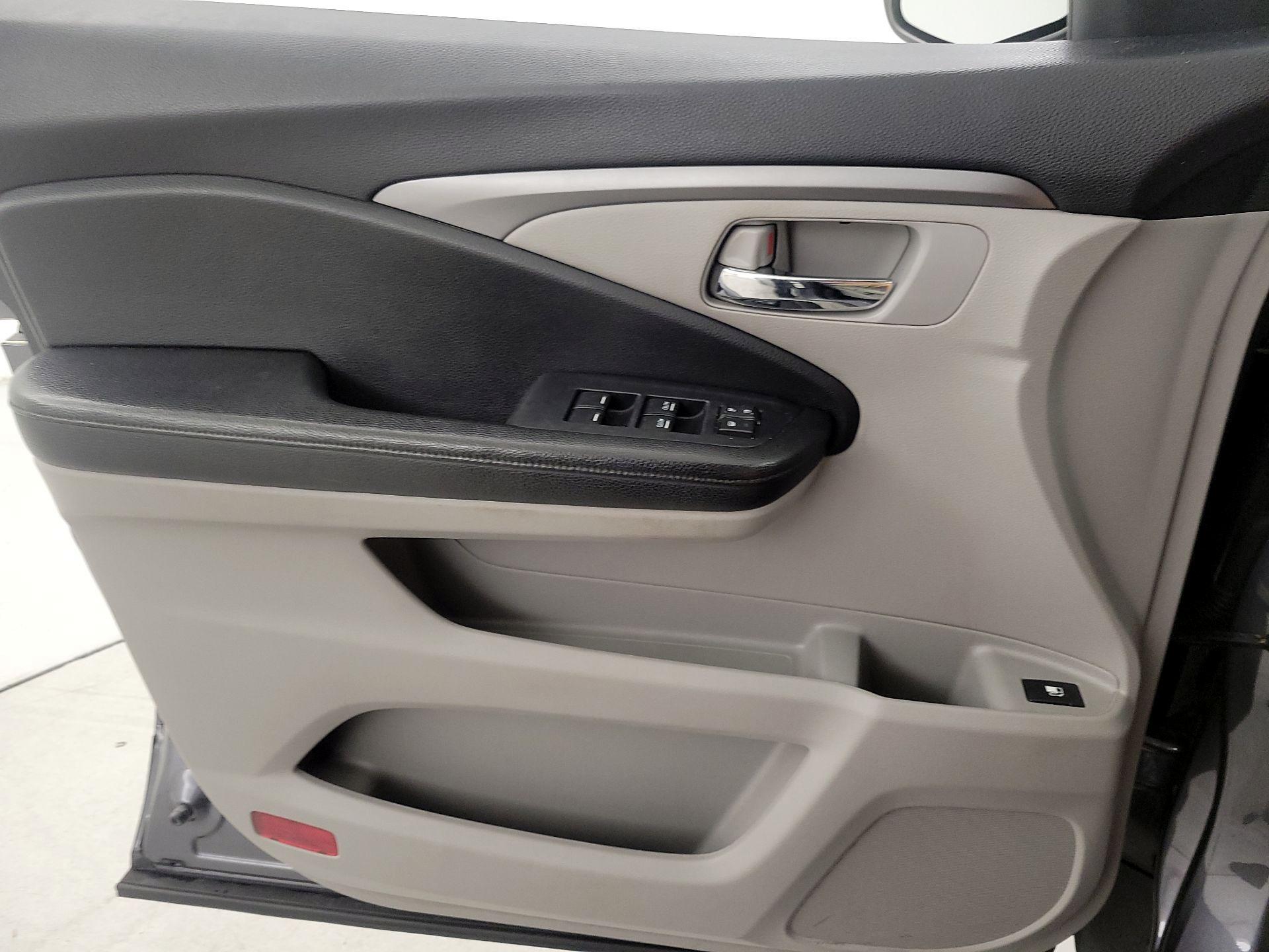 Thumbnail: 2019 Honda Pilot - 12