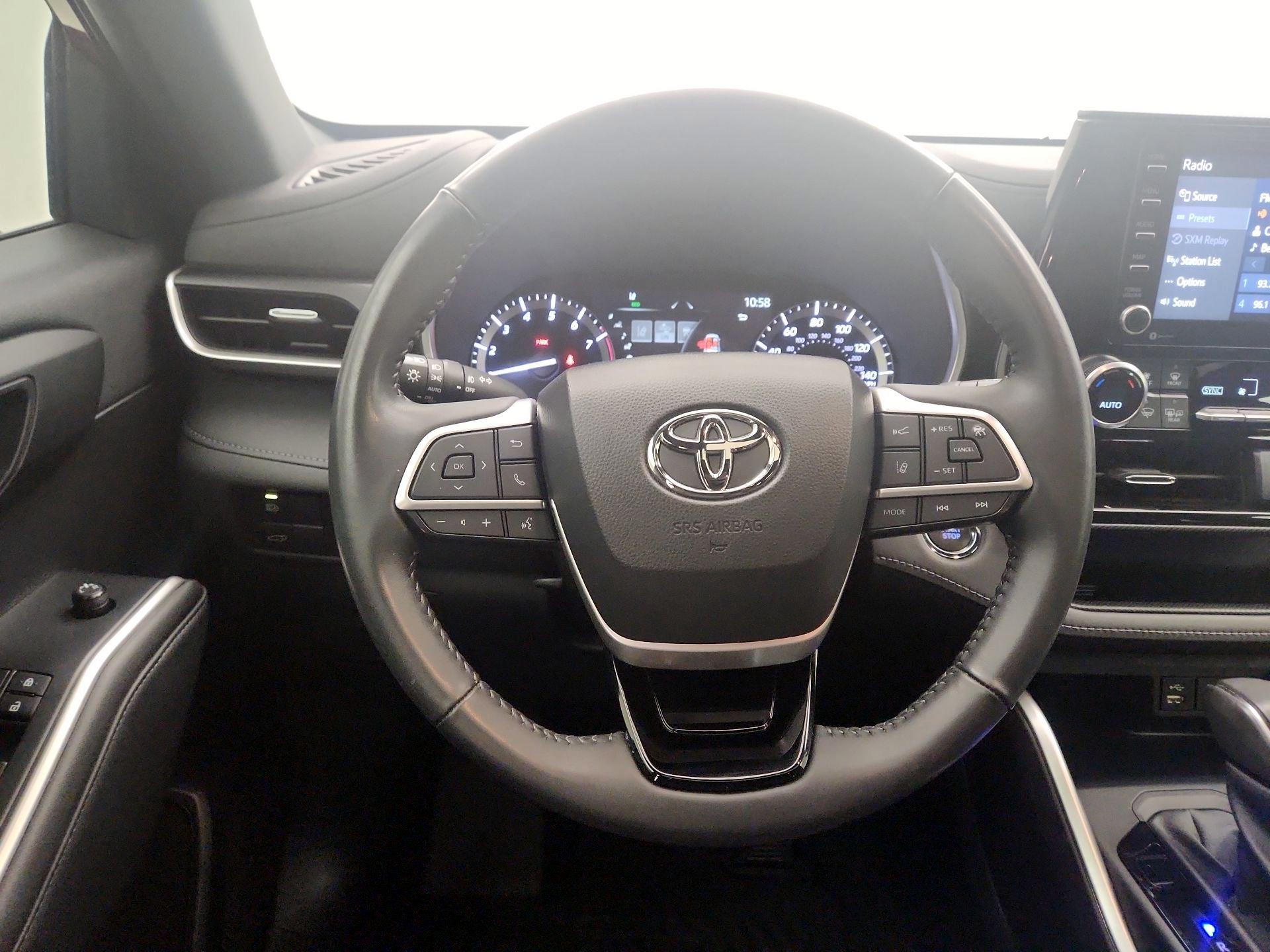Thumbnail: 2022 Toyota Highlander - 10