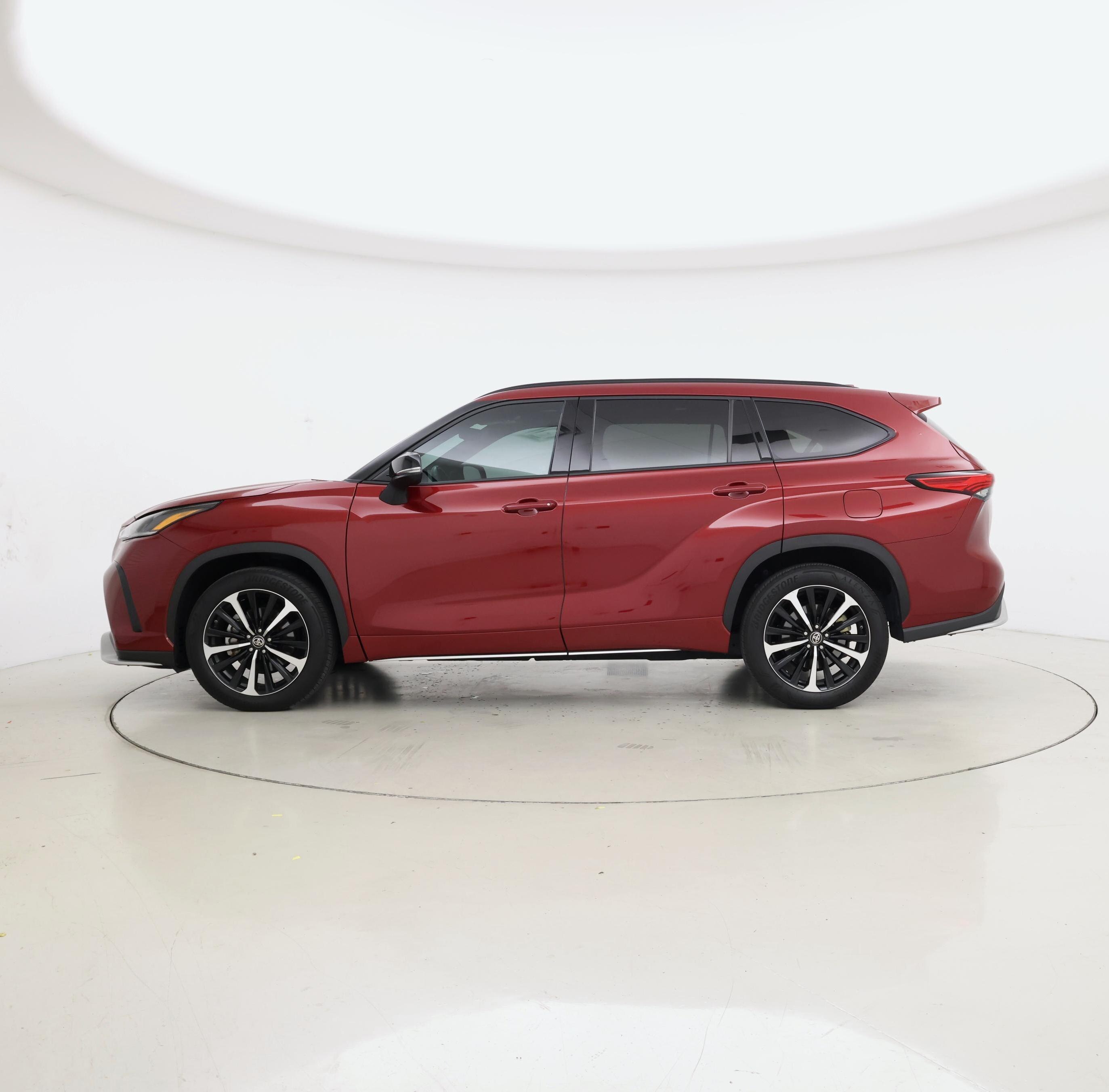 Thumbnail: 2022 Toyota Highlander - 3