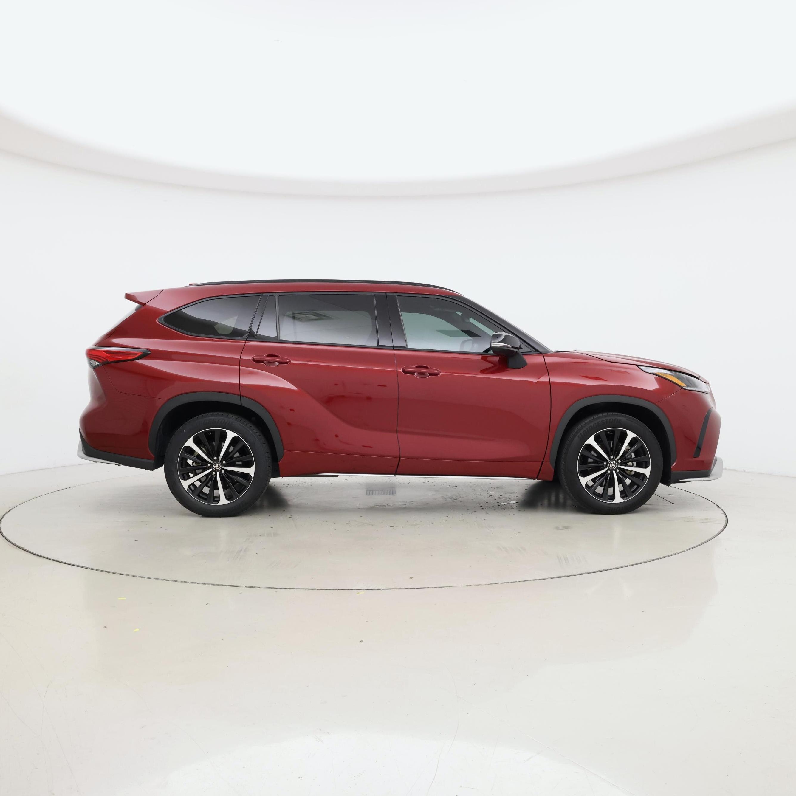 Thumbnail: 2022 Toyota Highlander - 7