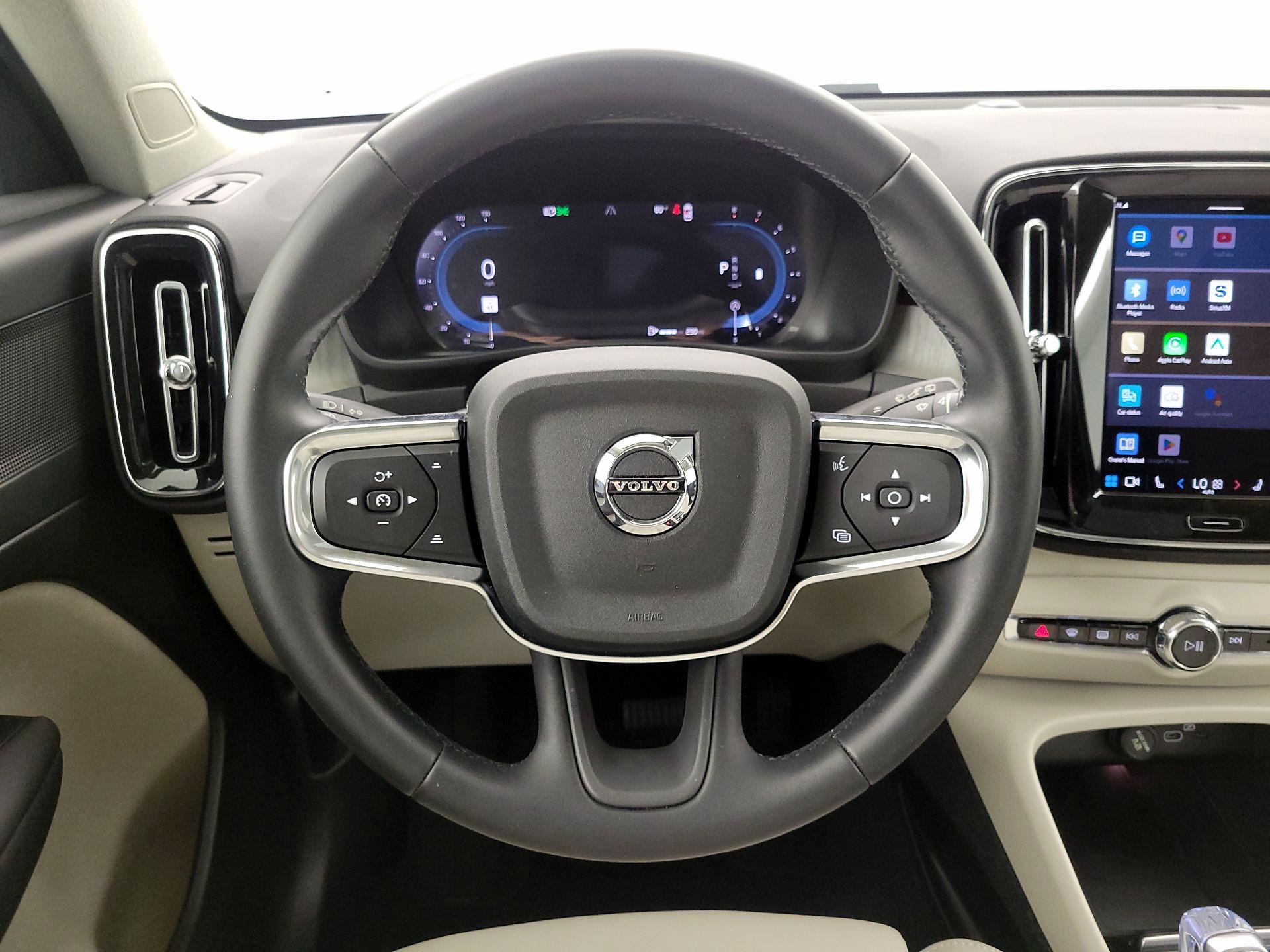 Thumbnail: 2024 Volvo XC40 - 10