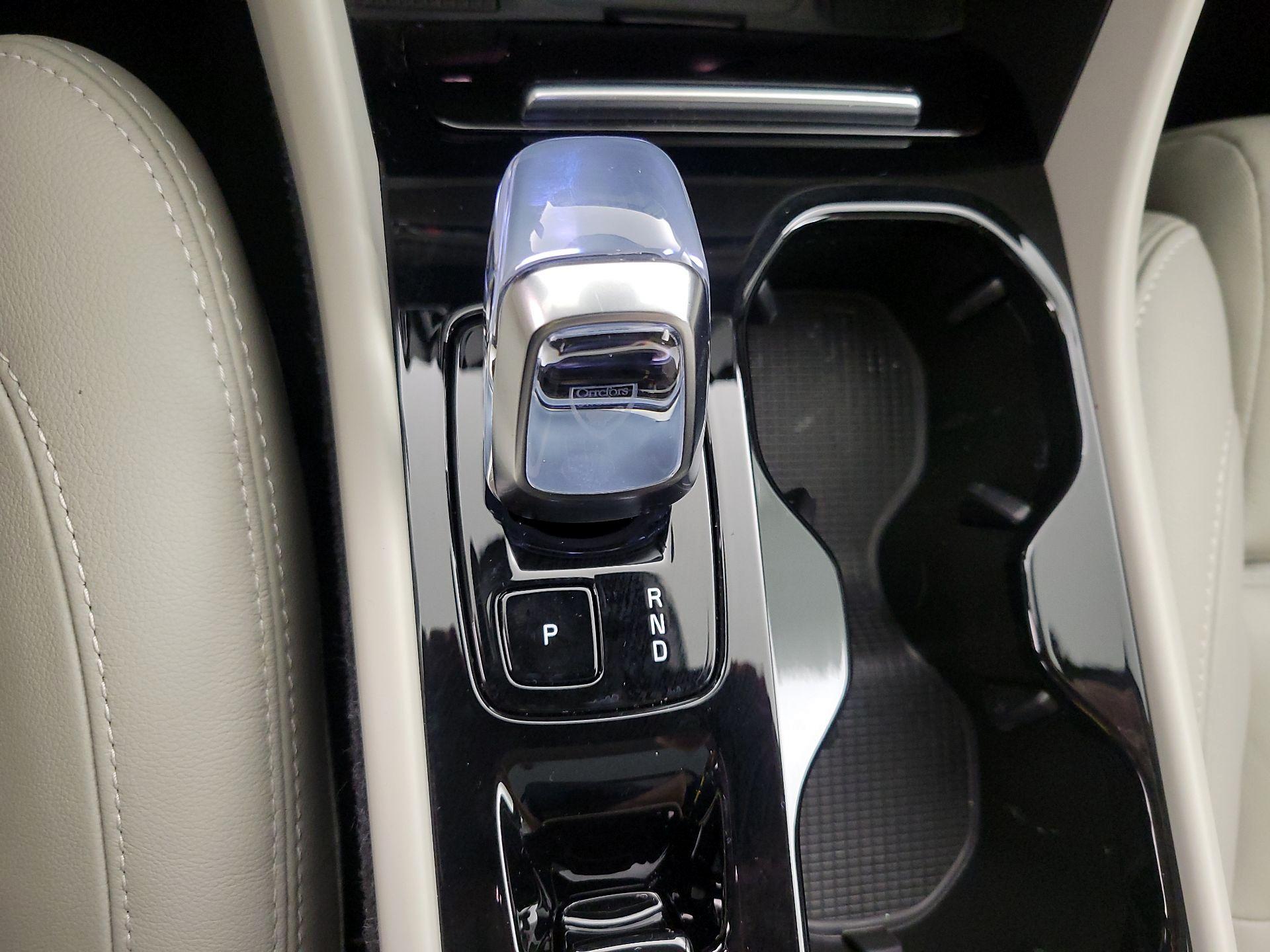 Thumbnail: 2024 Volvo XC40 - 17