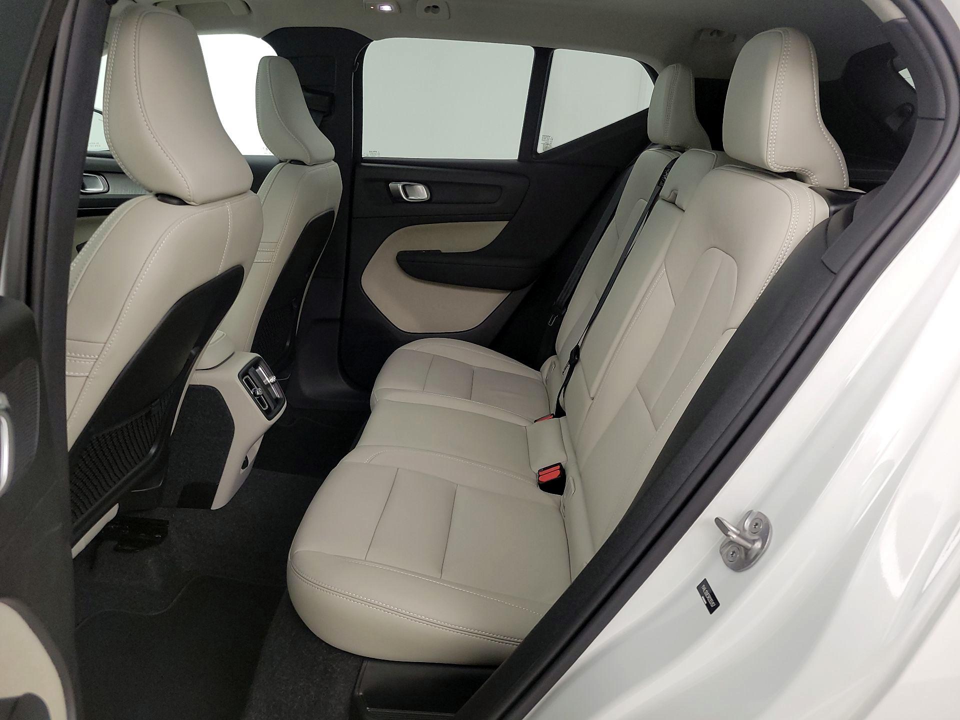 Thumbnail: 2024 Volvo XC40 - 20