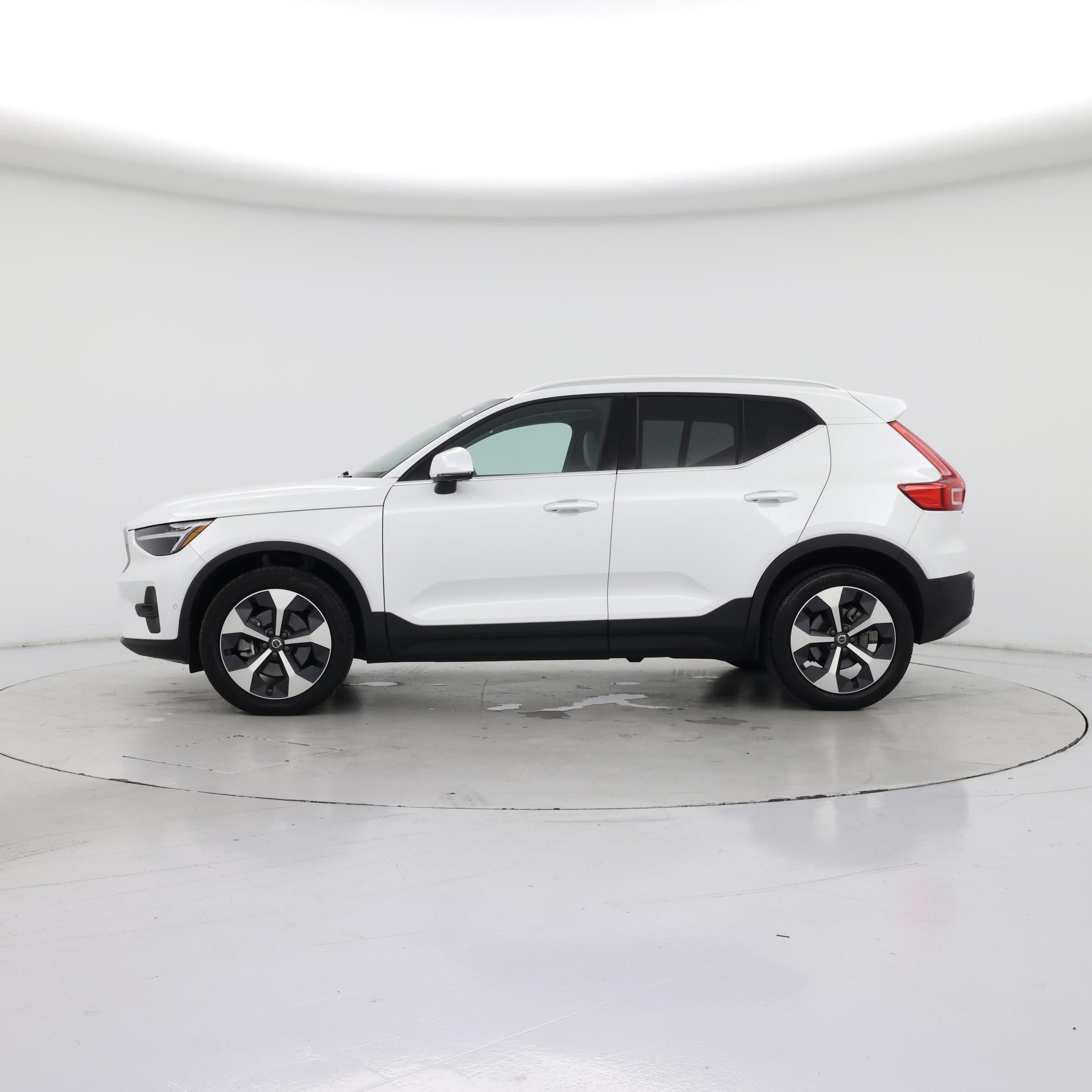 Thumbnail: 2024 Volvo XC40 - 3