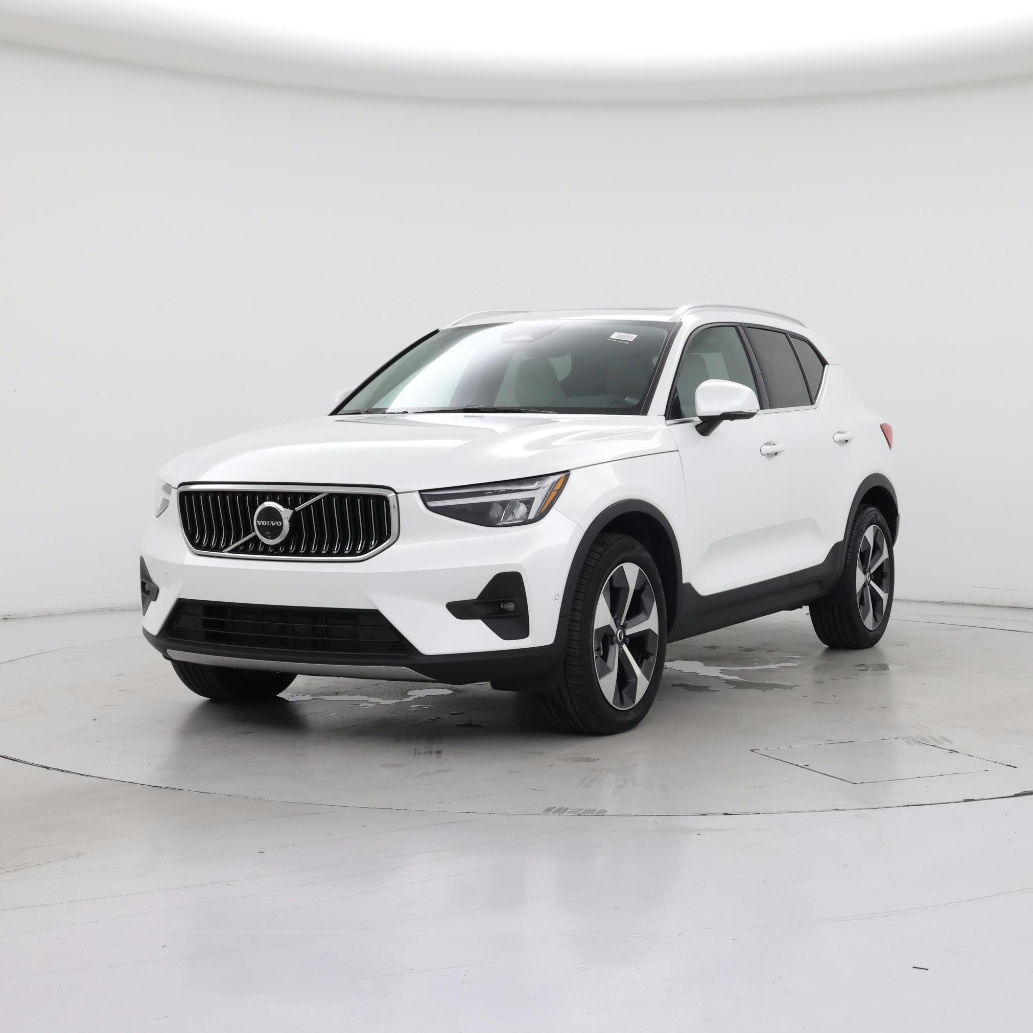 Thumbnail: 2024 Volvo XC40 - 4