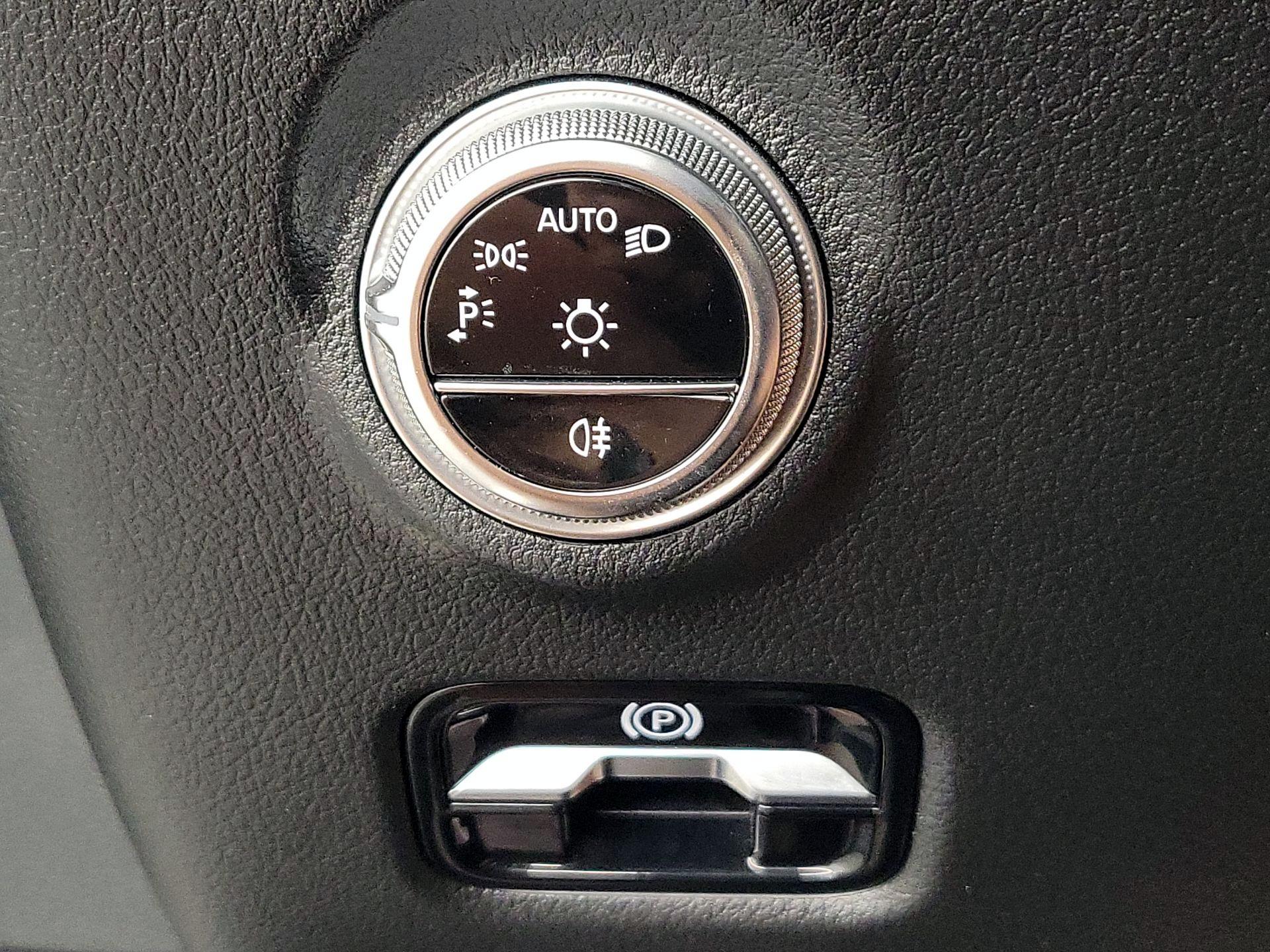 Thumbnail: 2024 Mercedes-Benz C-Class - 13