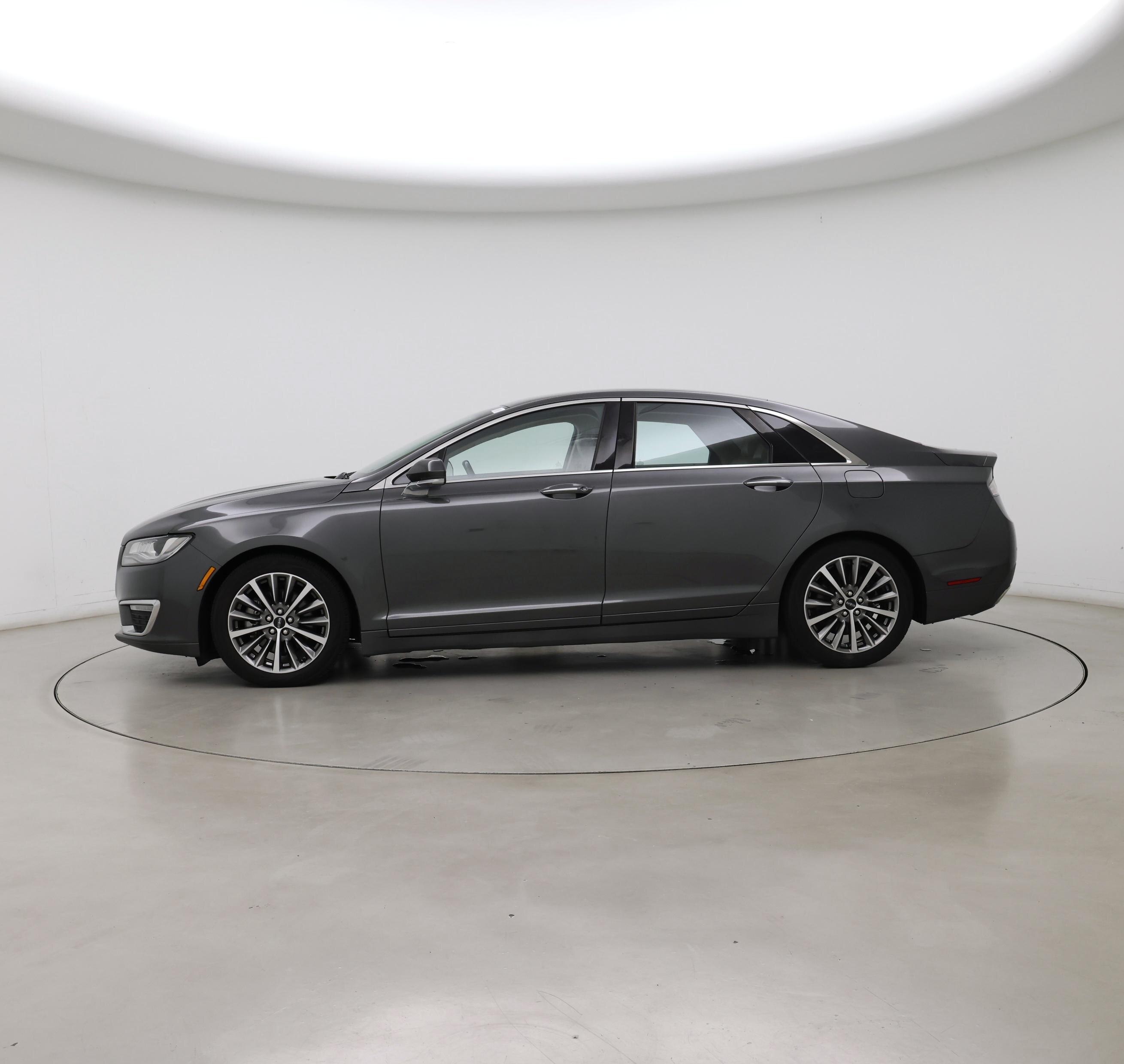 Thumbnail: 2020 Lincoln MKZ - 3
