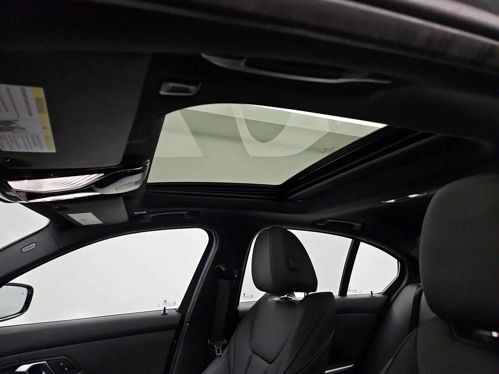 Thumbnail: 2024 BMW 3 Series - 20