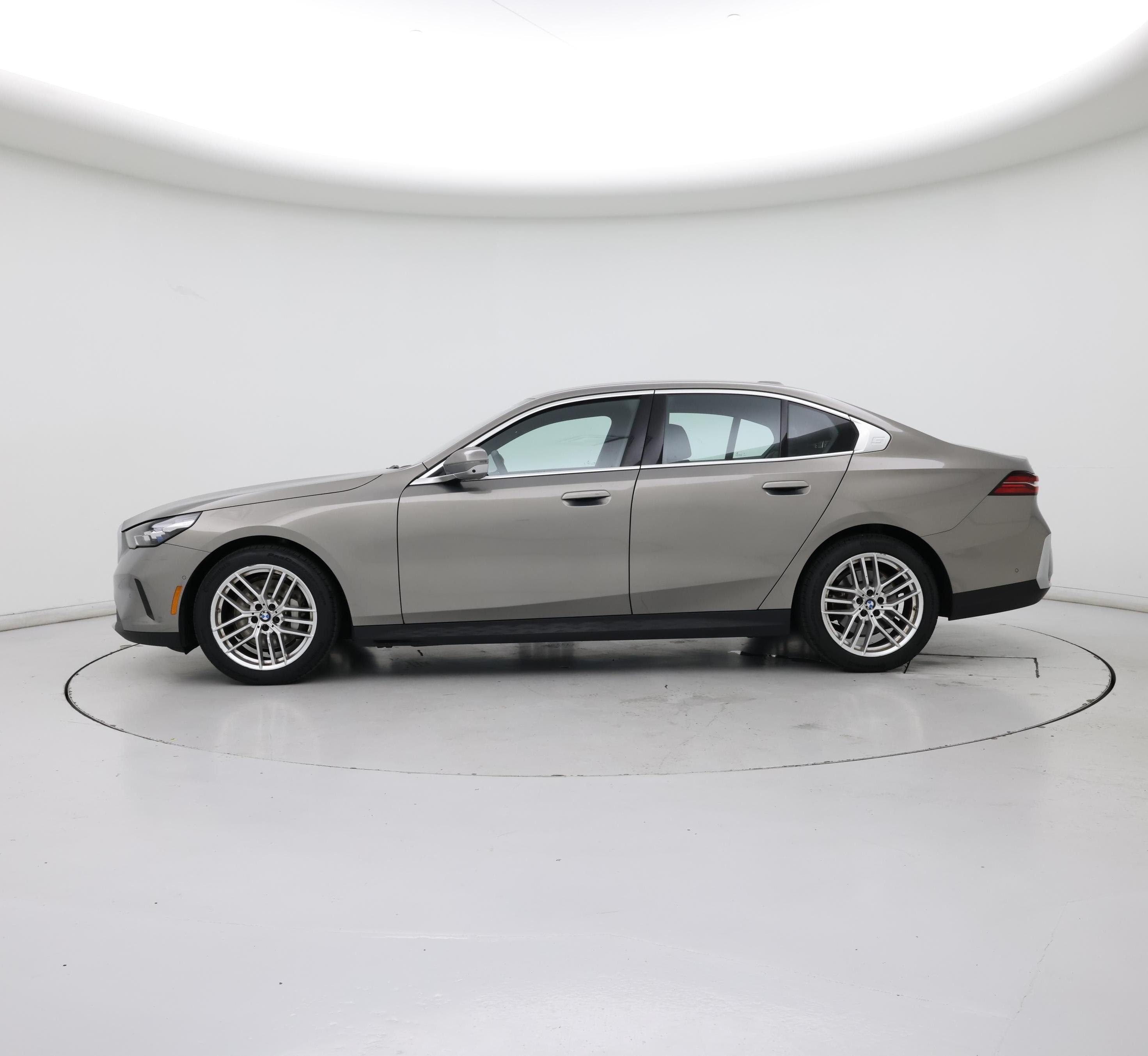 Thumbnail: 2024 BMW 5 Series - 3