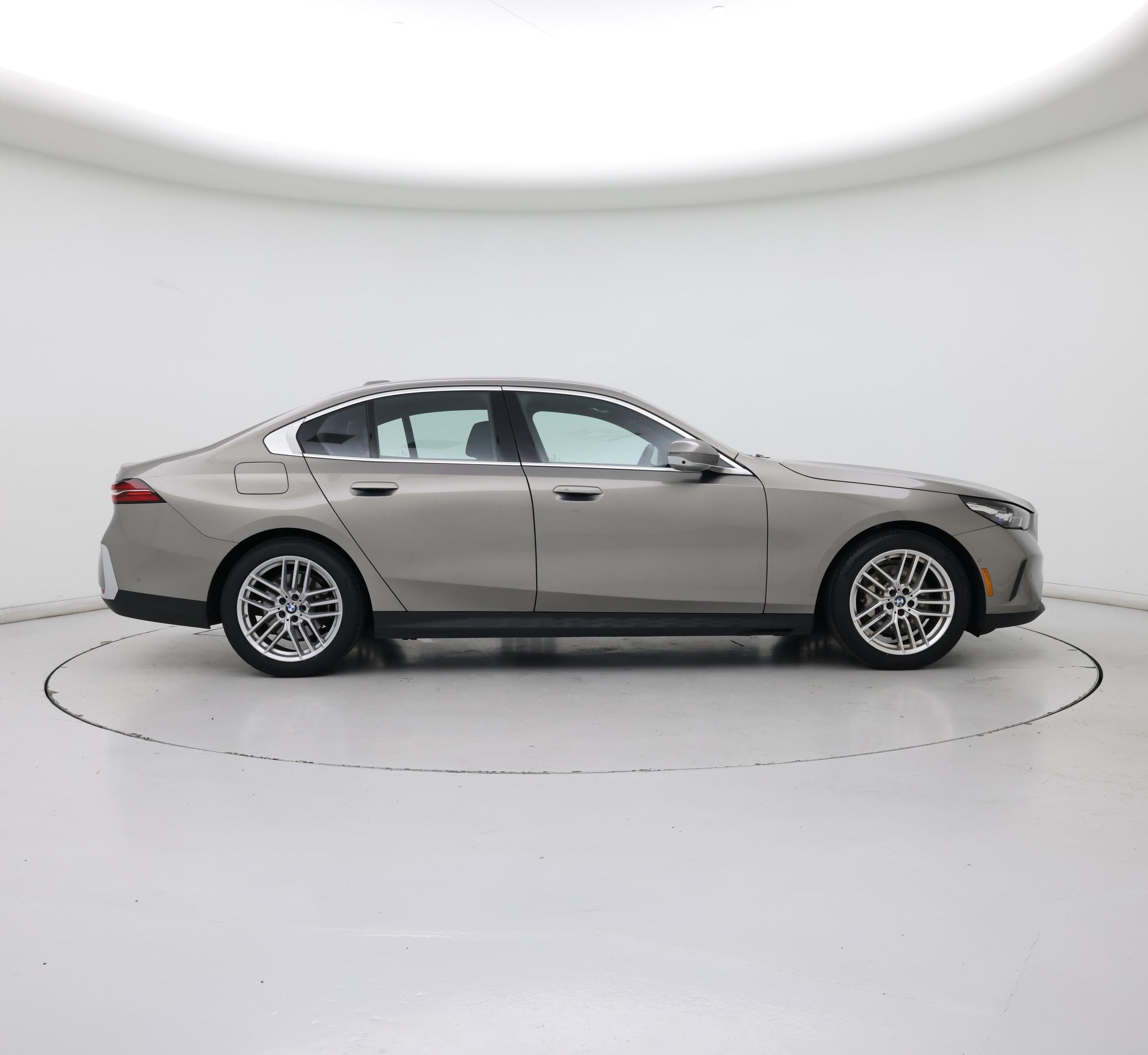 Thumbnail: 2024 BMW 5 Series - 7