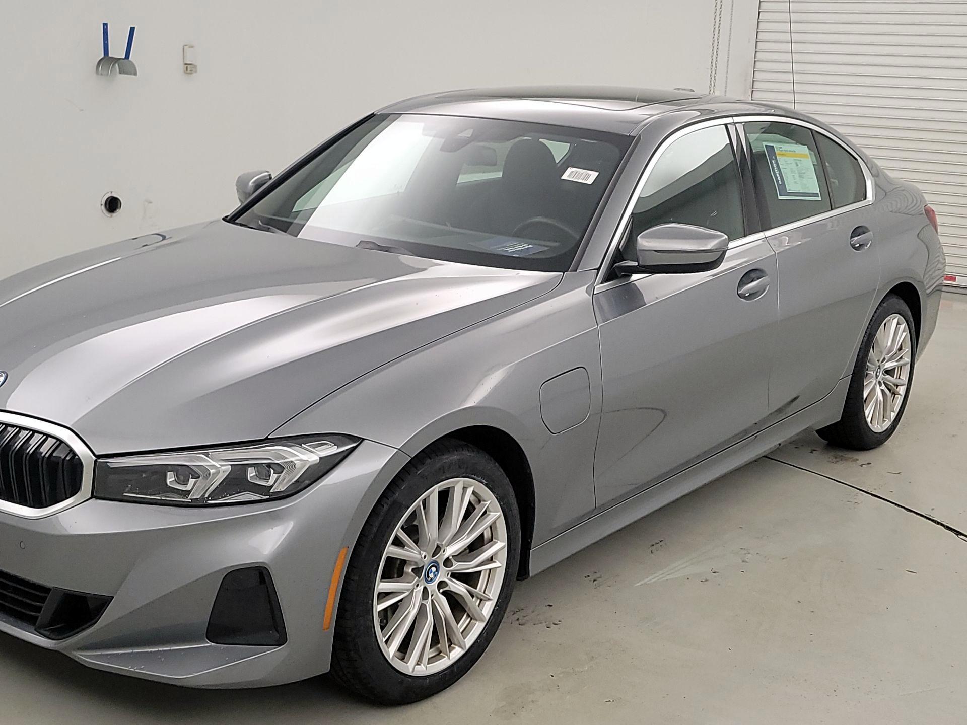 Thumbnail: 2024 BMW 3 Series - 3