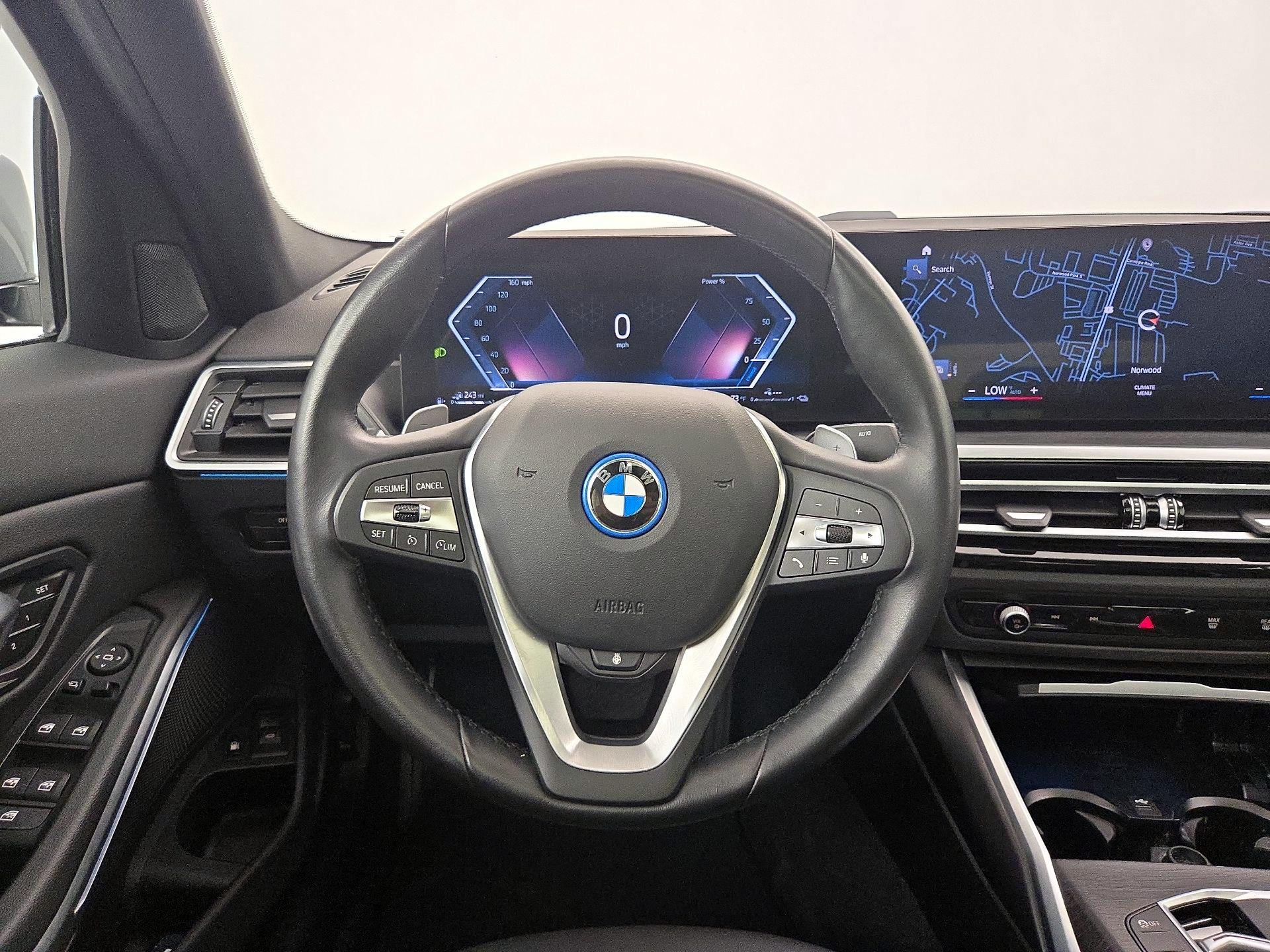 Thumbnail: 2024 BMW 3 Series - 10