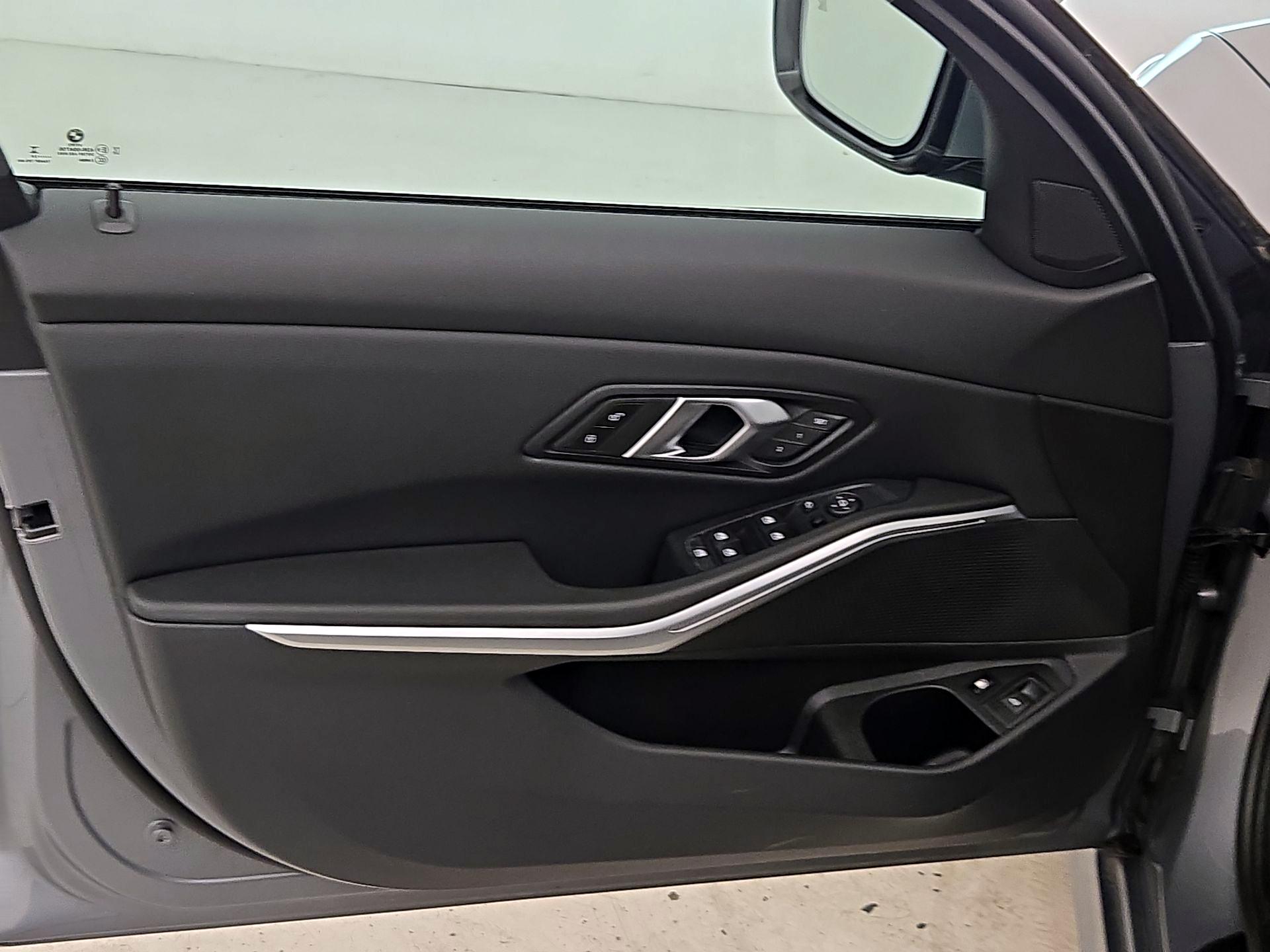 Thumbnail: 2024 BMW 3 Series - 12