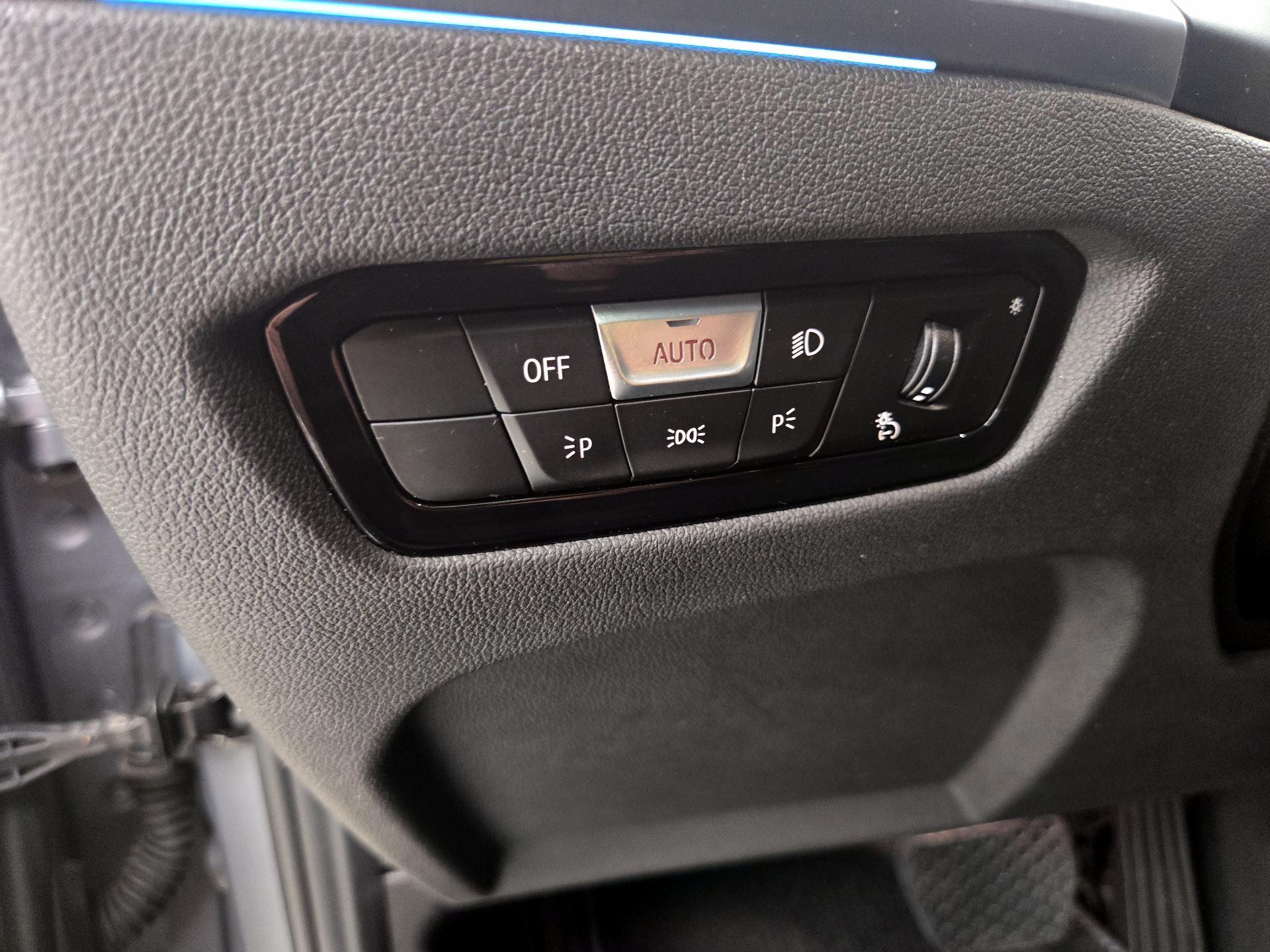 Thumbnail: 2024 BMW 3 Series - 13