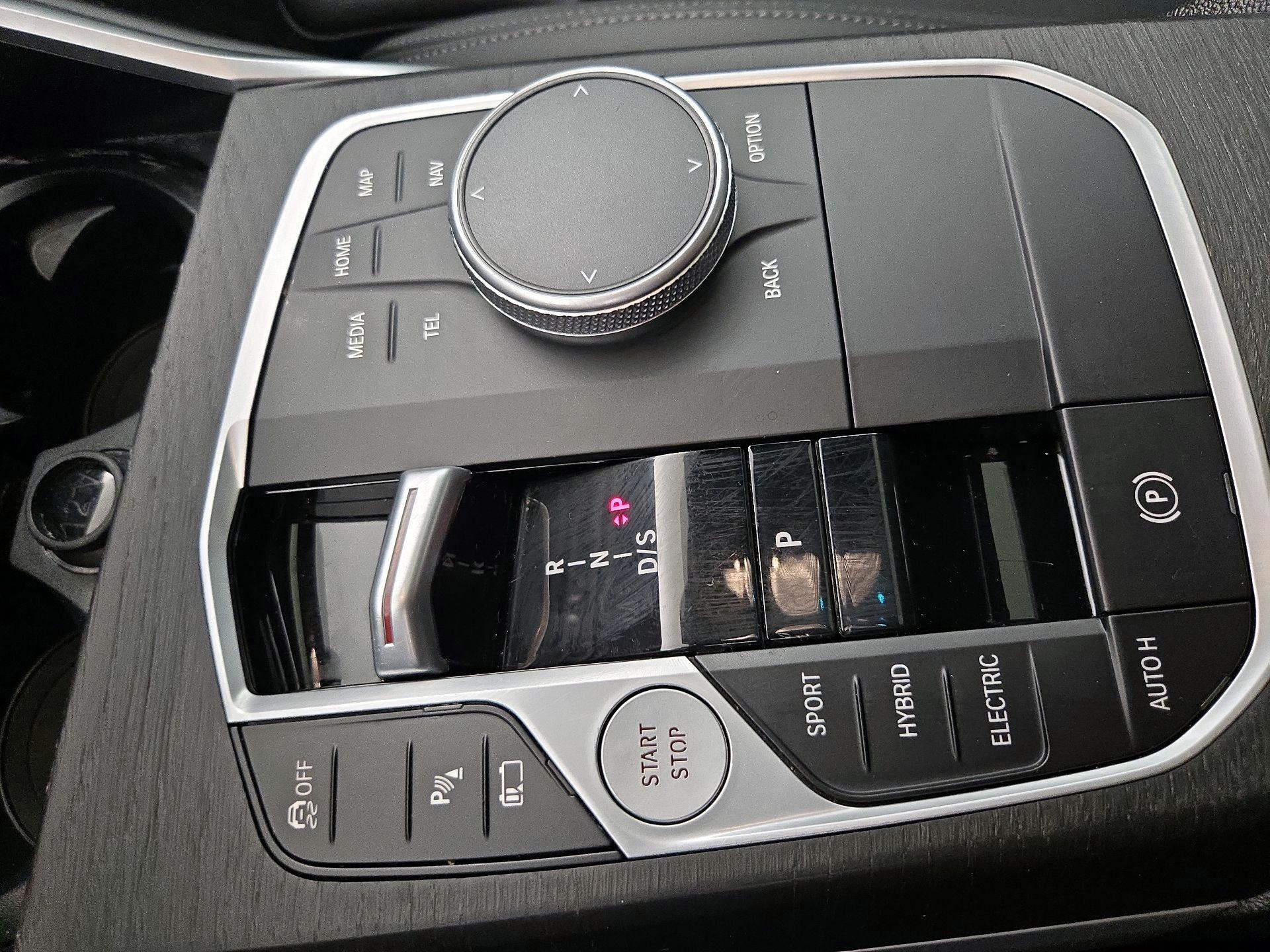 Thumbnail: 2024 BMW 3 Series - 18