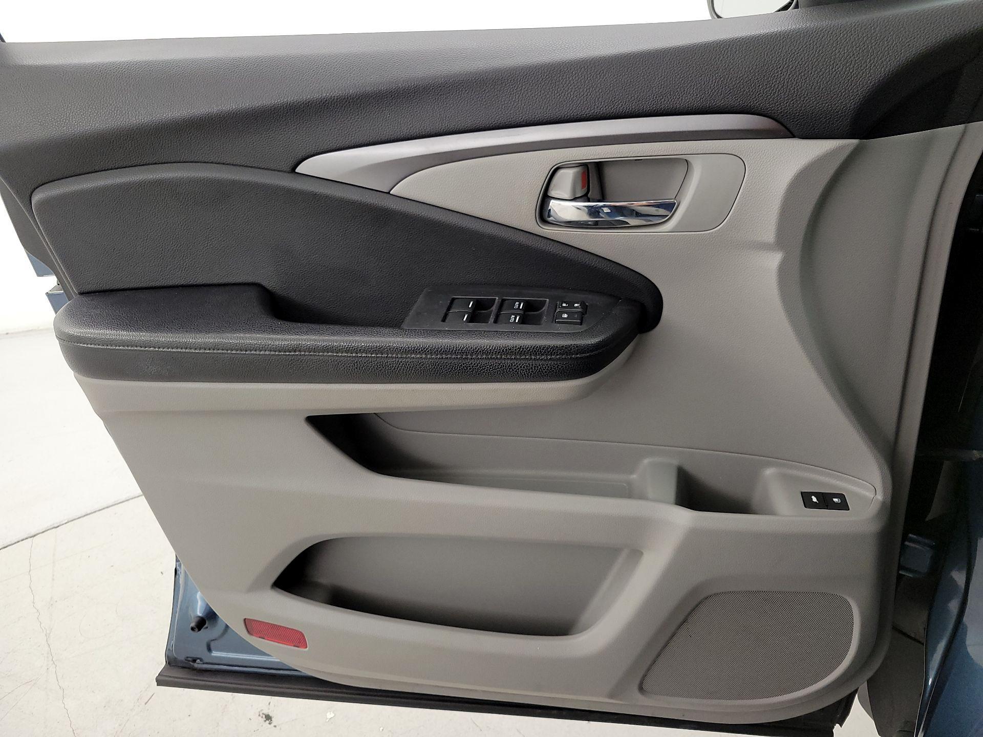 Thumbnail: 2016 Honda Pilot - 12