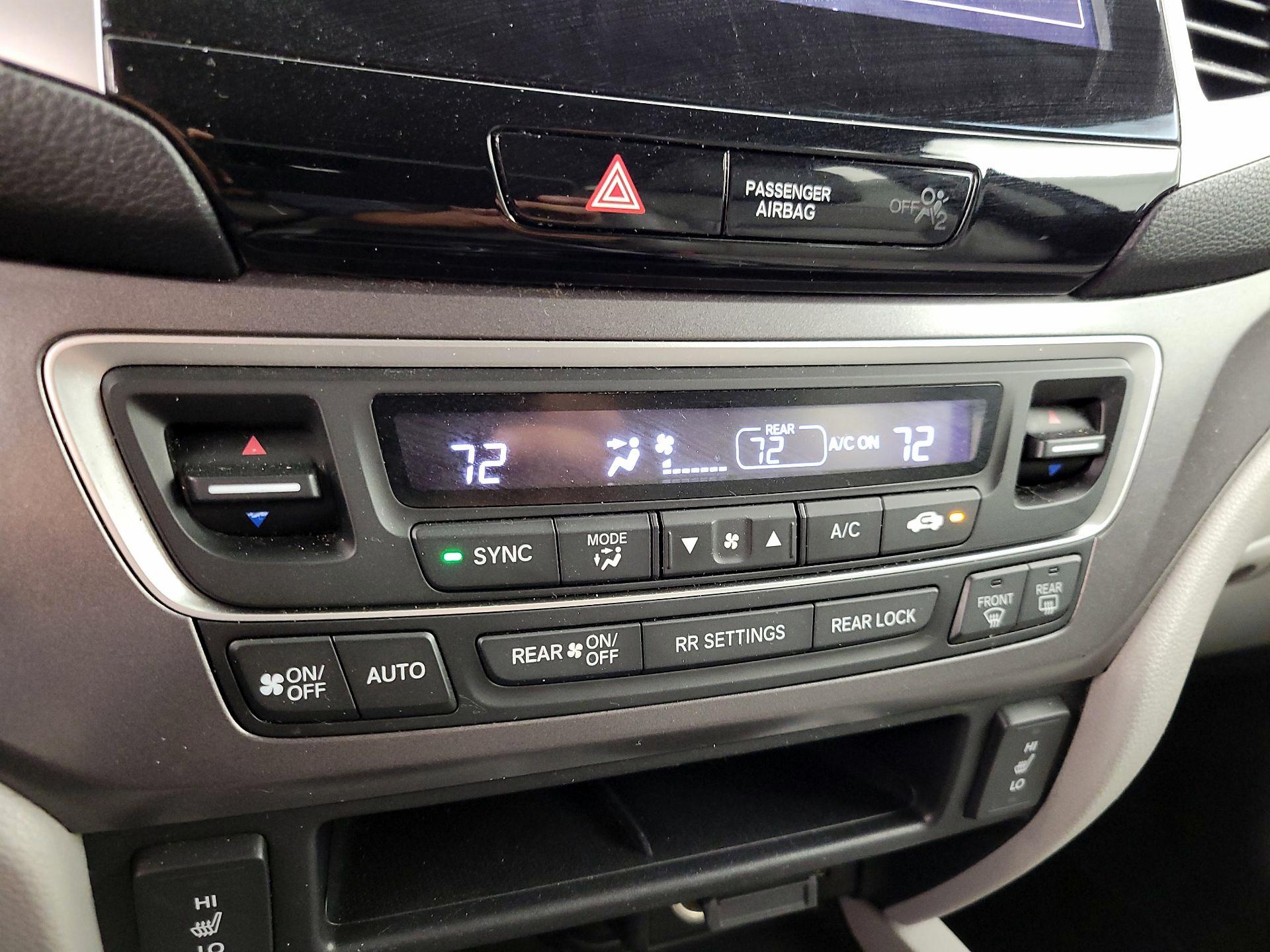 Thumbnail: 2016 Honda Pilot - 16