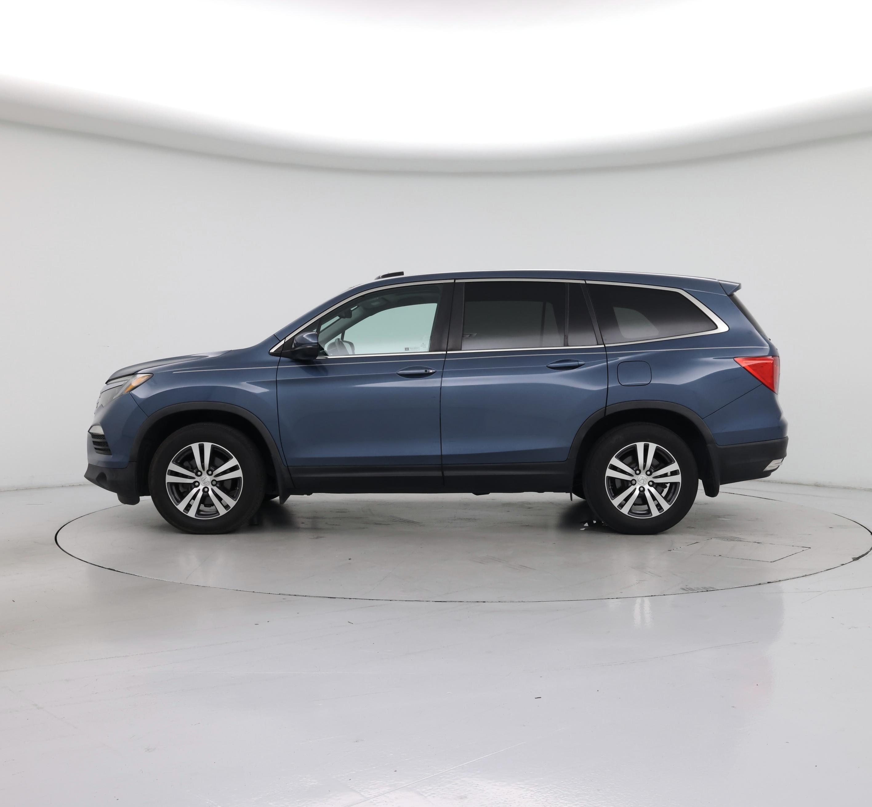 Thumbnail: 2016 Honda Pilot - 3