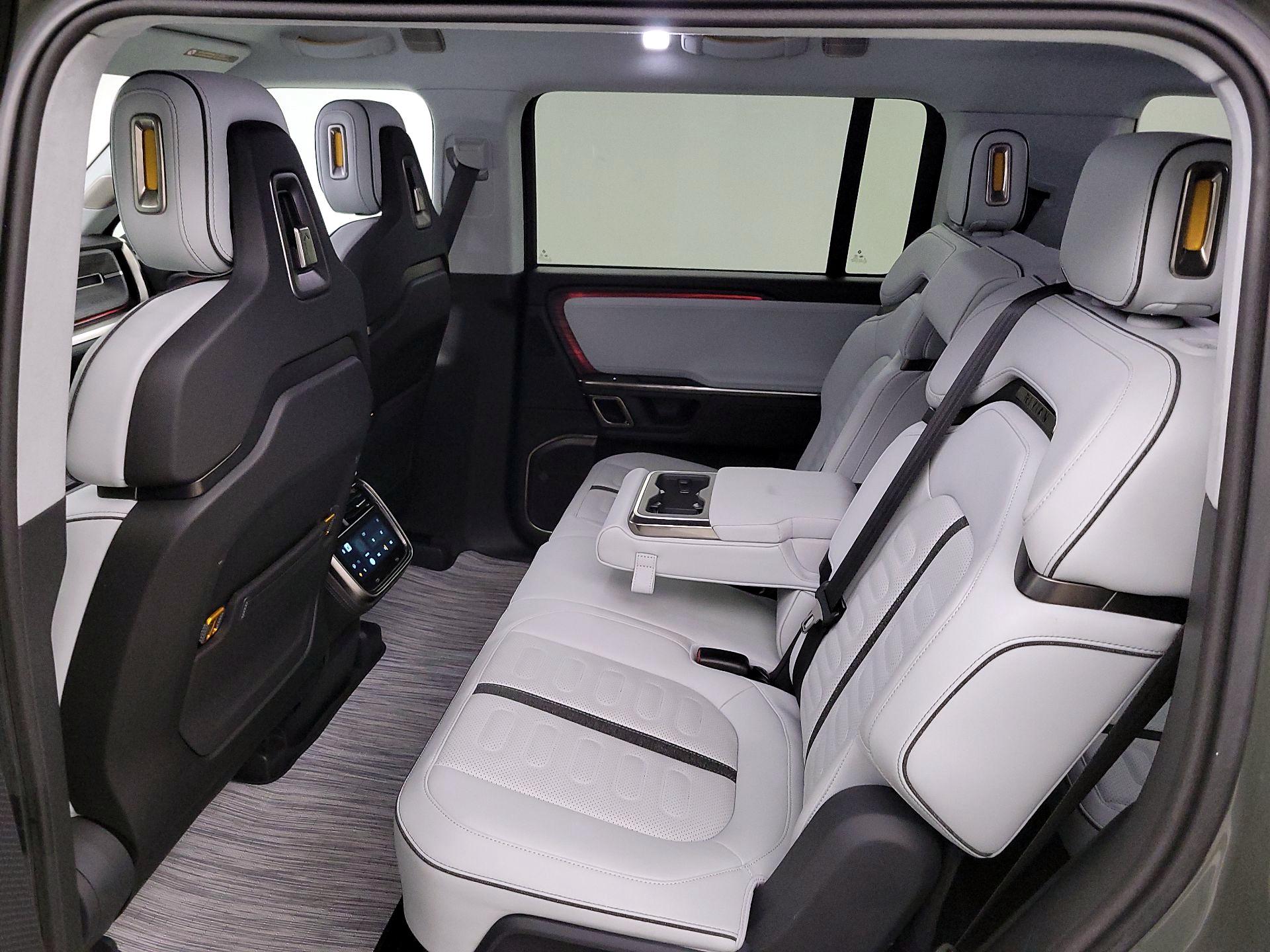 Thumbnail: 2023 Rivian R1S - 17