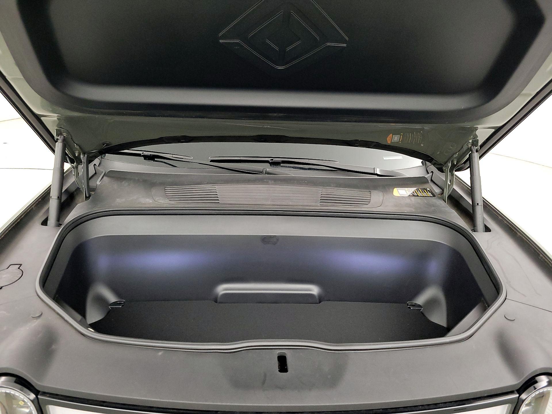 Thumbnail: 2023 Rivian R1S - 19