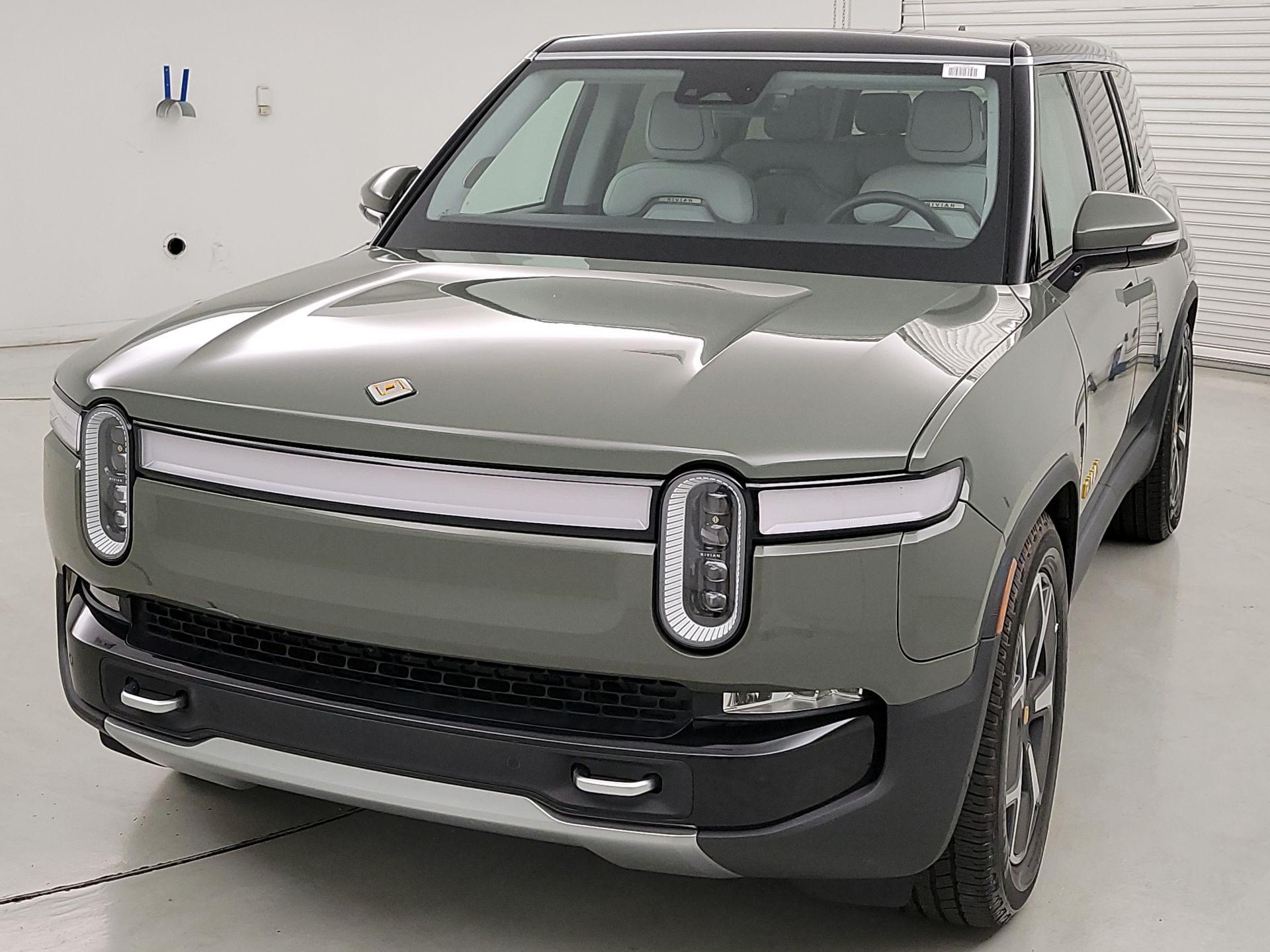 Thumbnail: 2023 Rivian R1S - 3