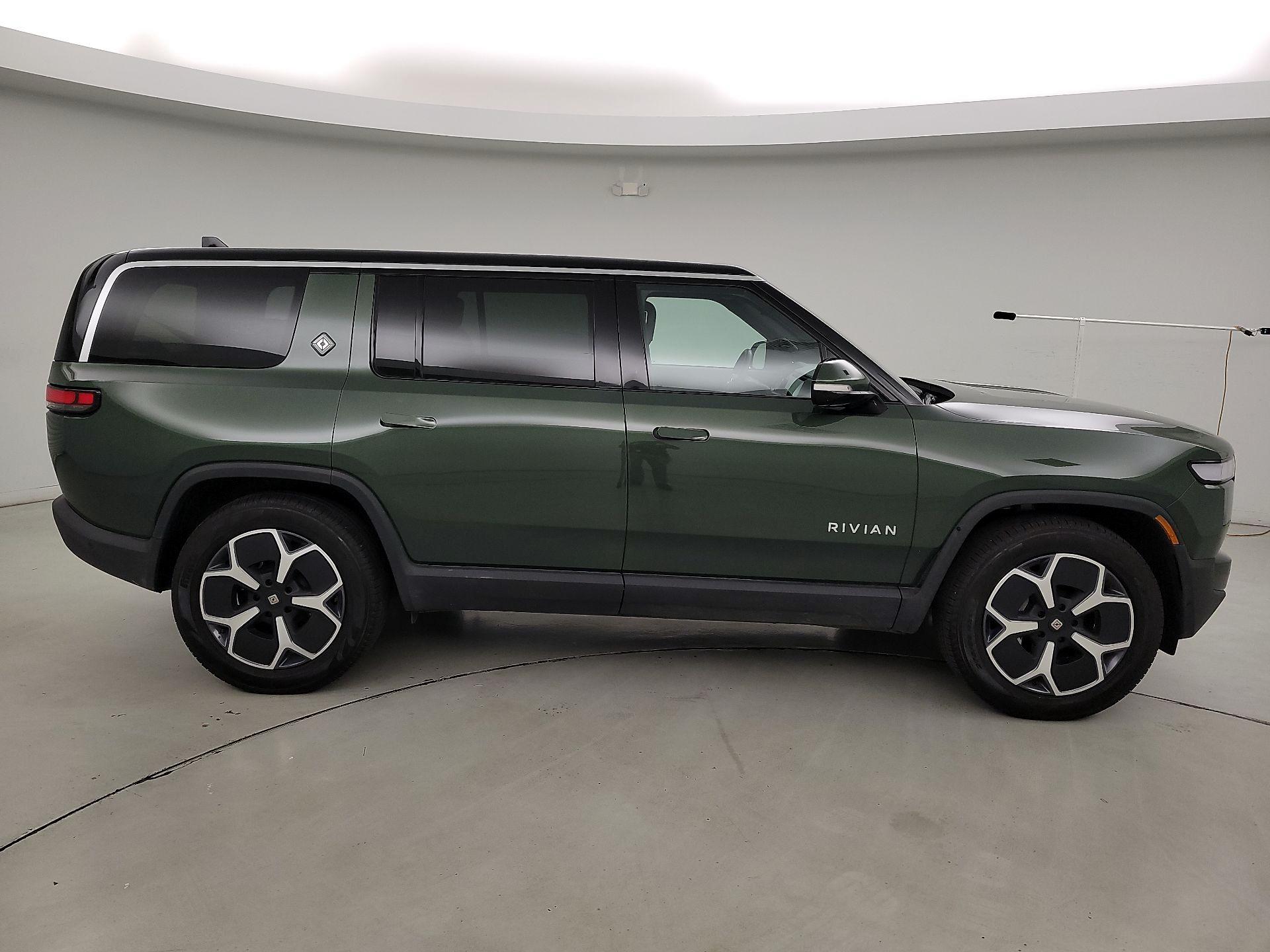 Thumbnail: 2024 Rivian R1S - 4